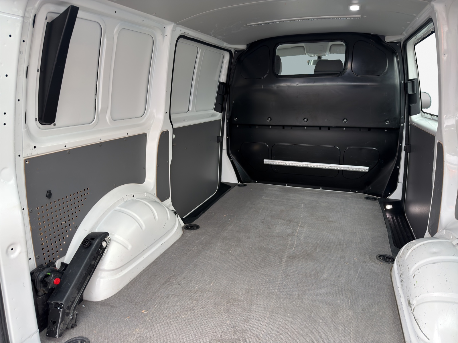 VW T6.1 2.0 TDI 4Motion-image-14