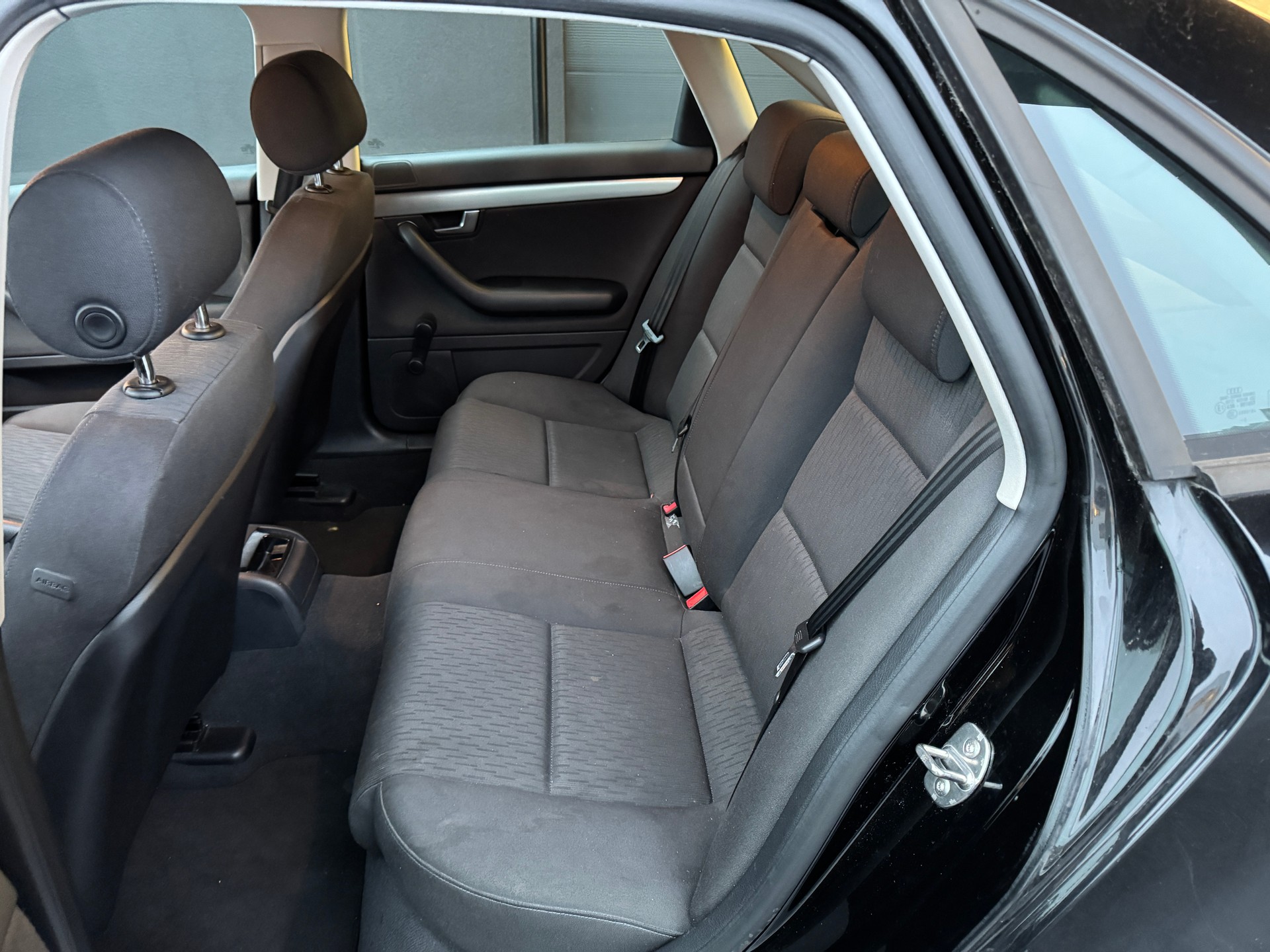 AUDI A4 Limousine 1.8 T-image-8