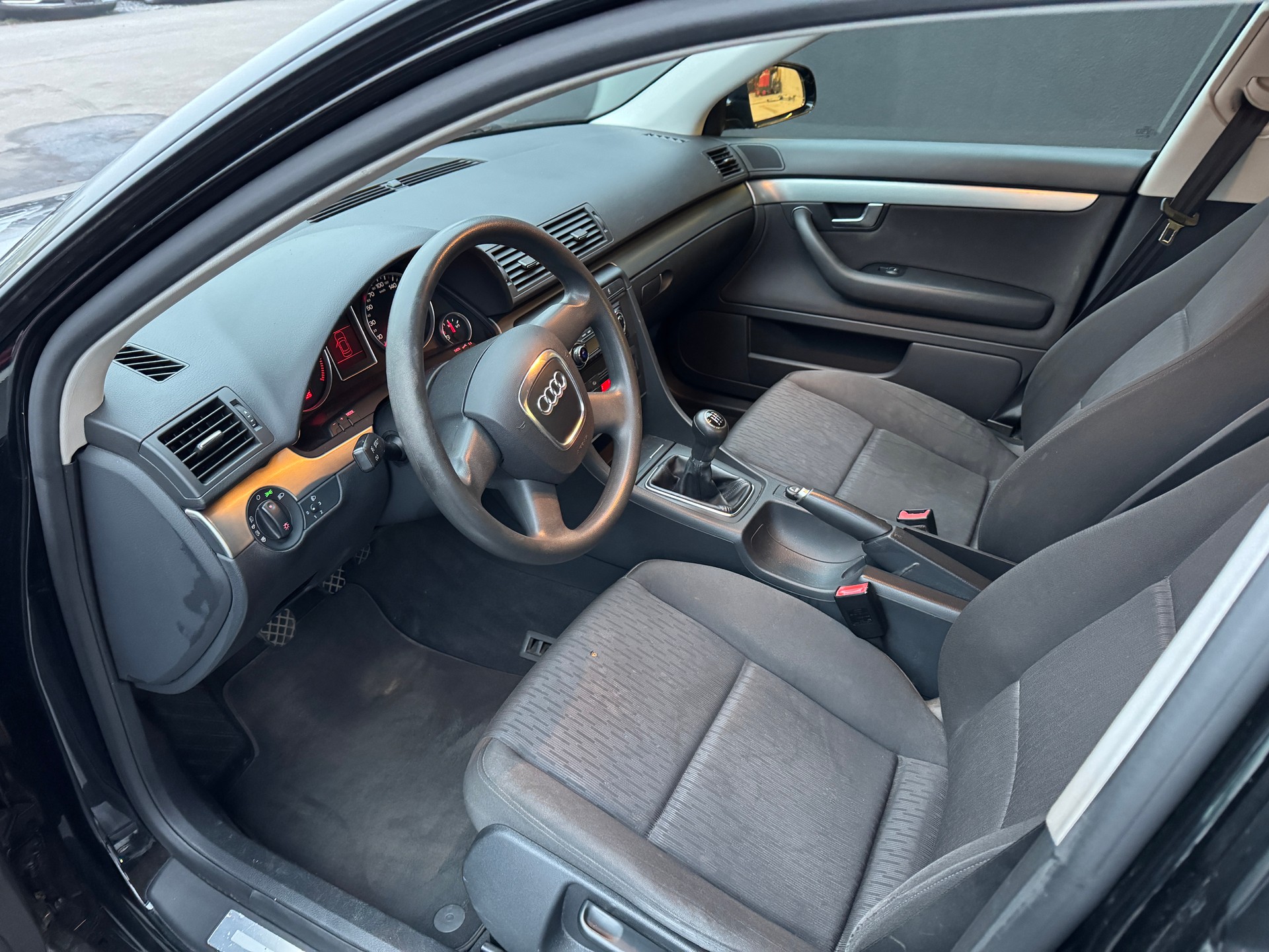 AUDI A4 Limousine 1.8 T-image-6