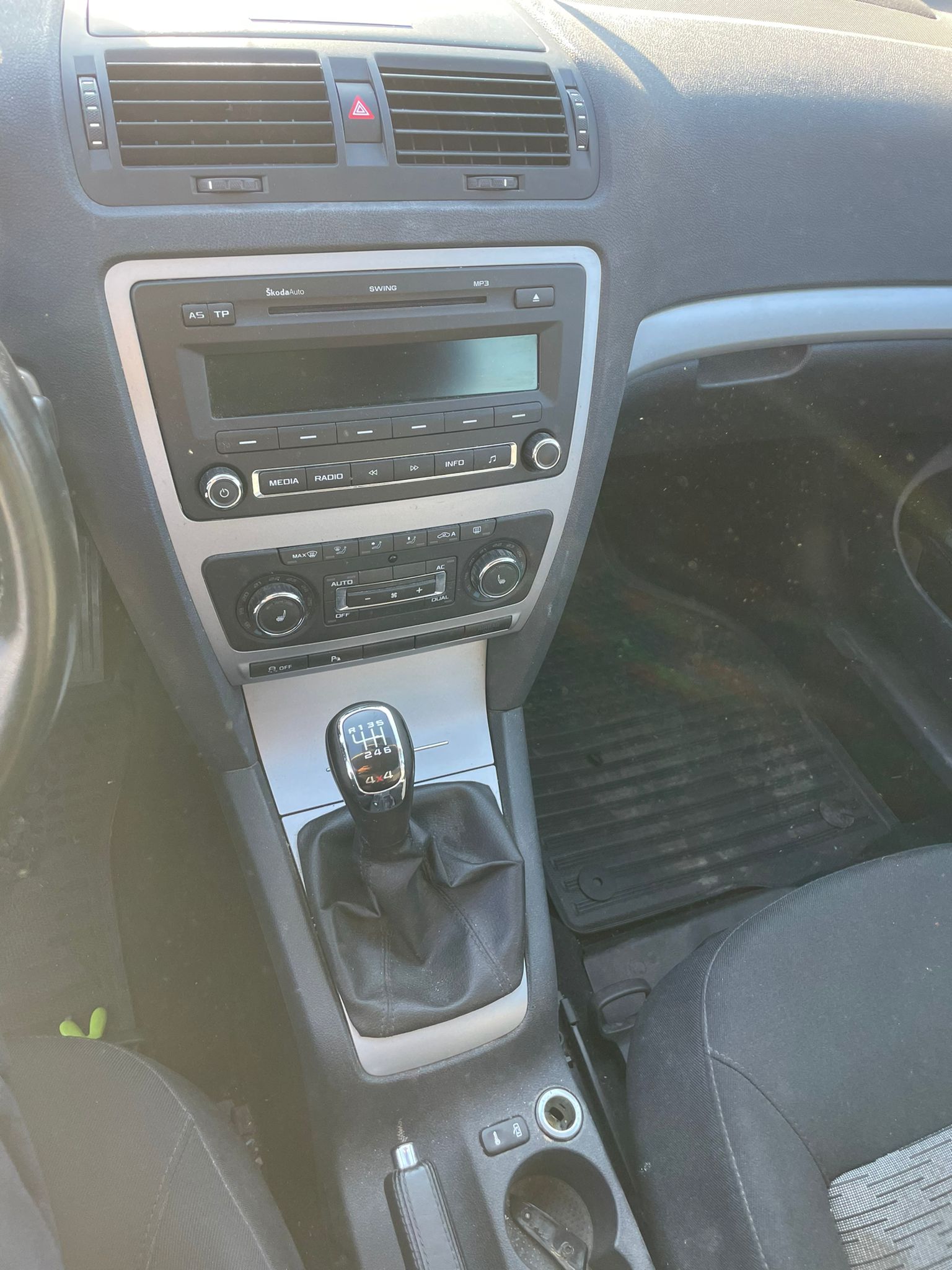SKODA Octavia Combi 1.8 TSI 4x4-image-14
