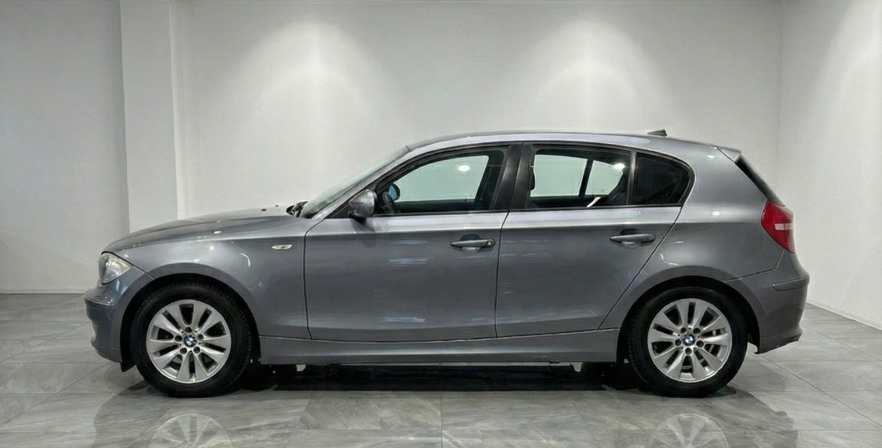 BMW 116i Dynamic Edition-image-3