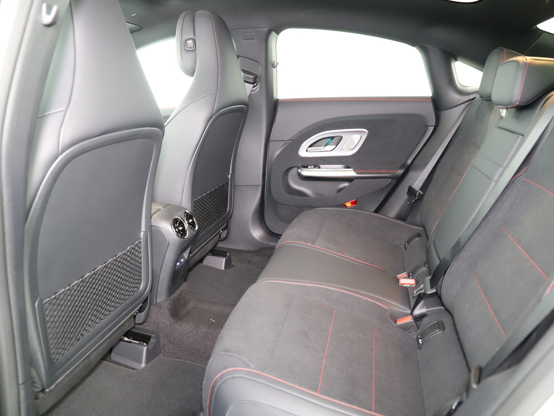 MERCEDES-BENZ CLA 220 8G-DCT 4Matic-image-10