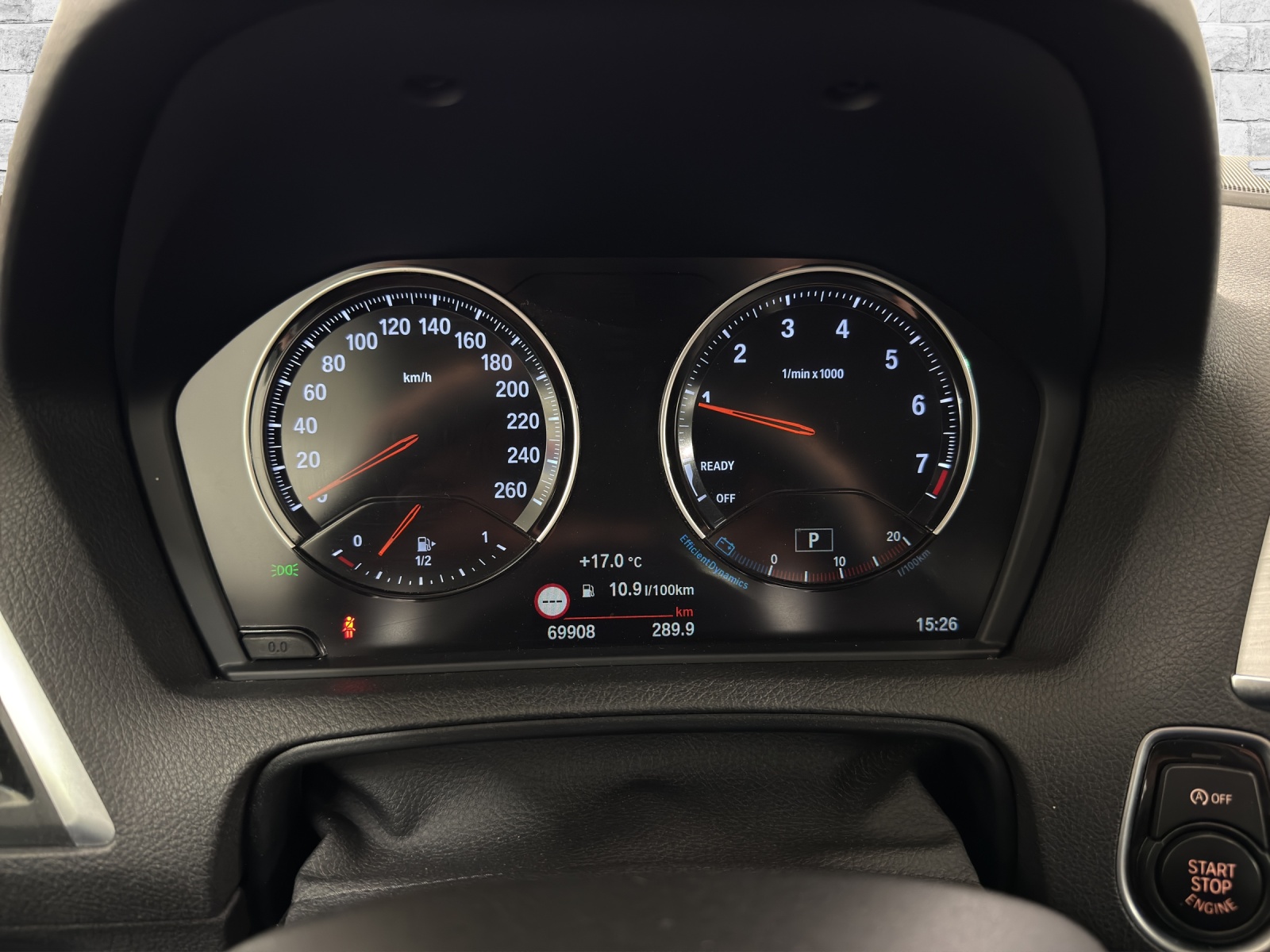 BMW 120i-image-13