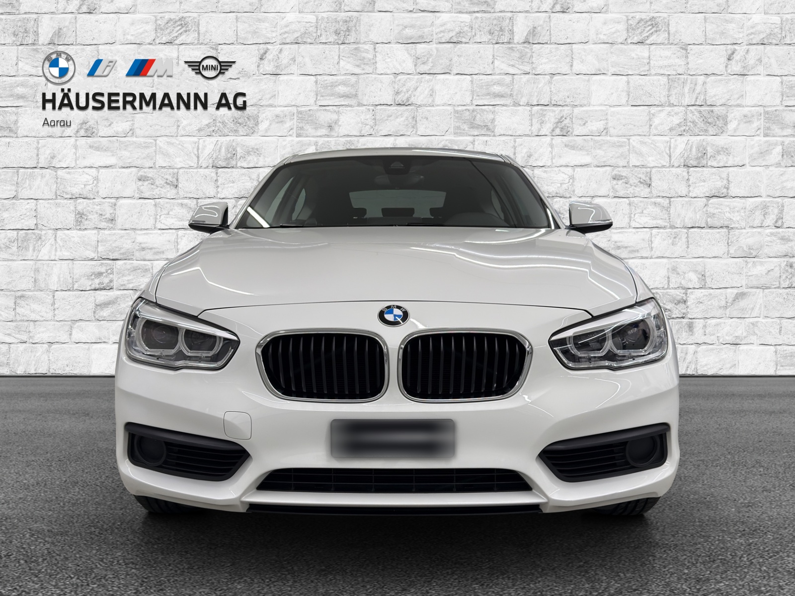 BMW 120i-image-1