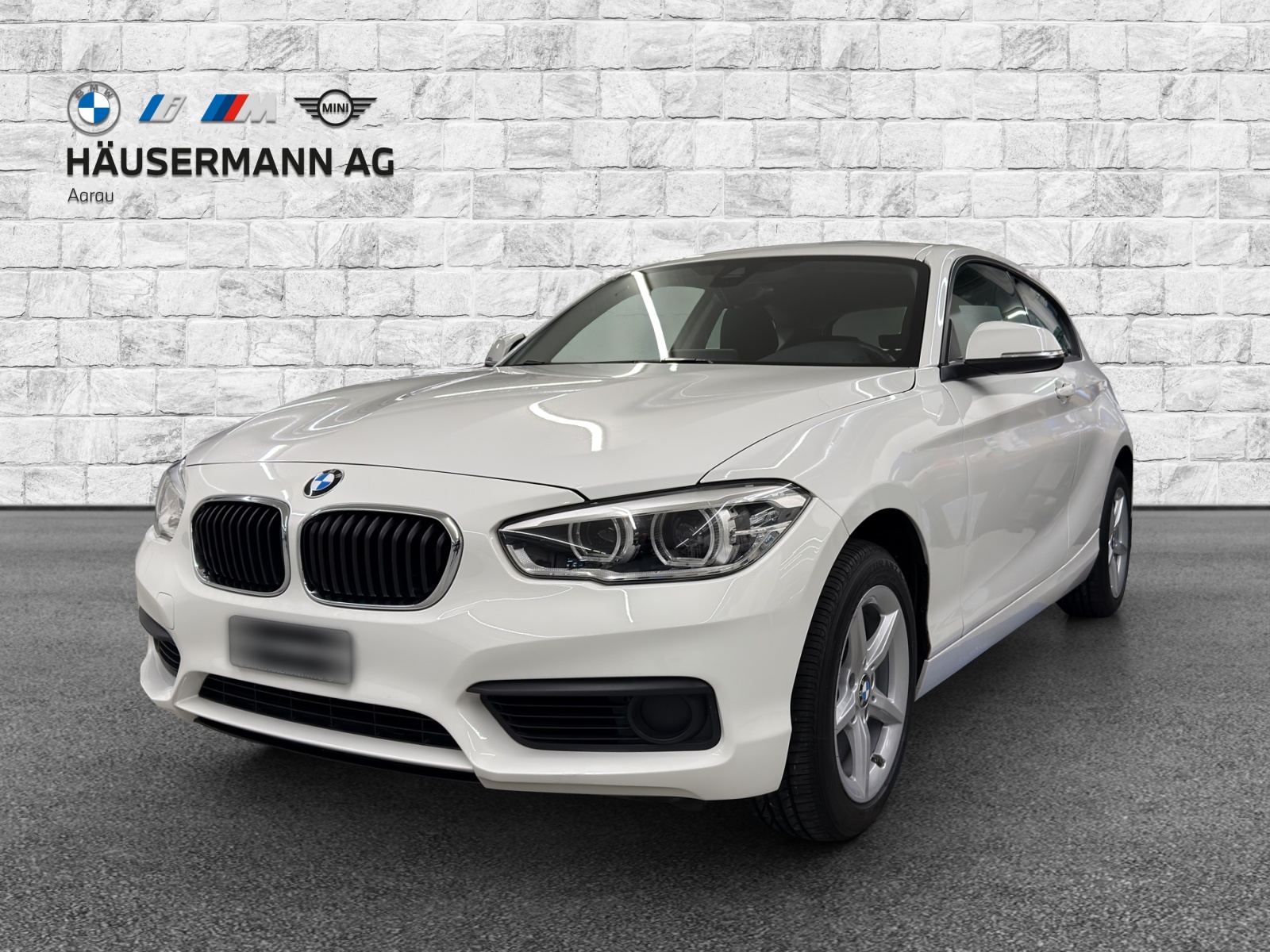 BMW 120i-image-0