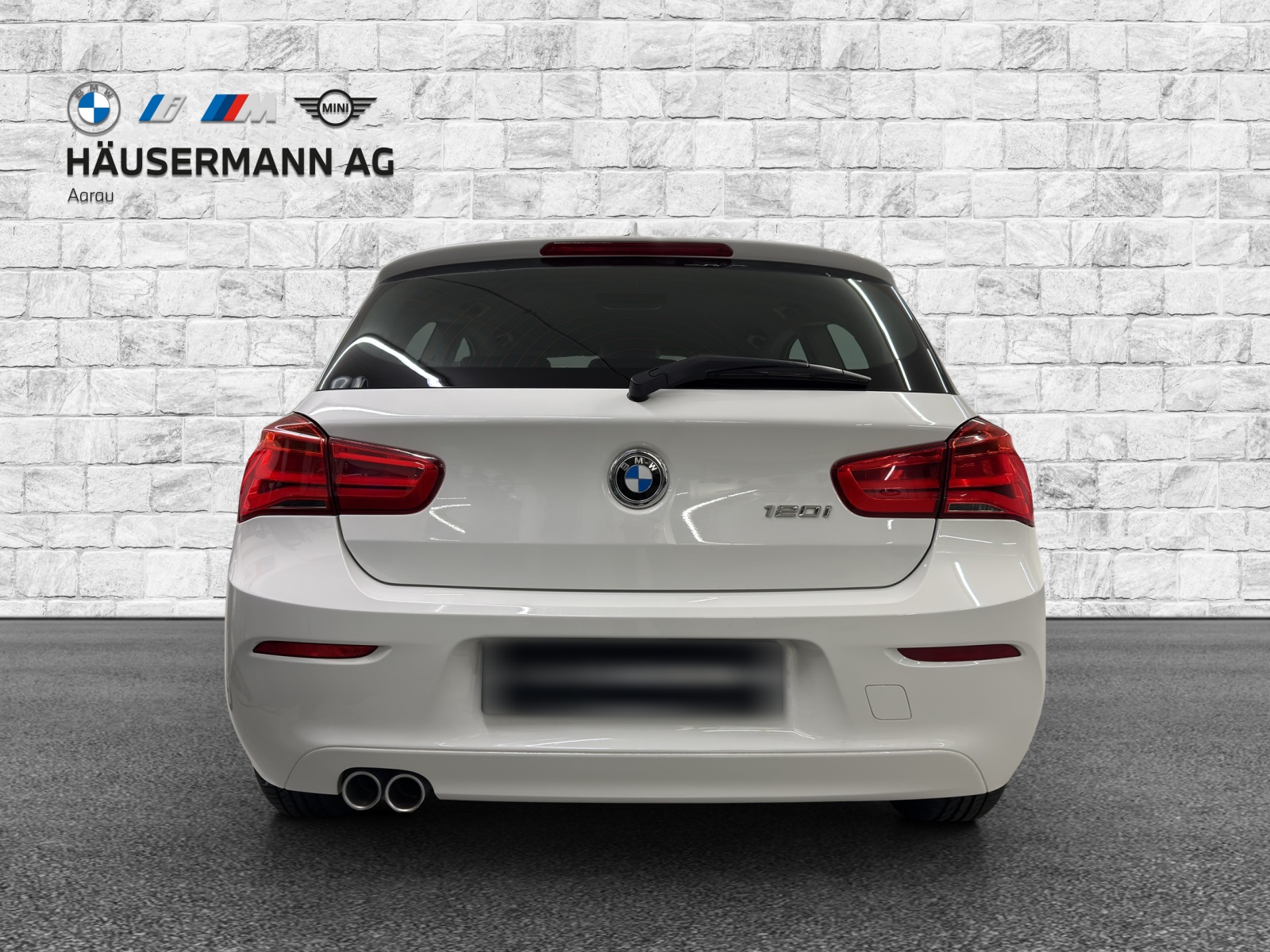 BMW 120i-image-5