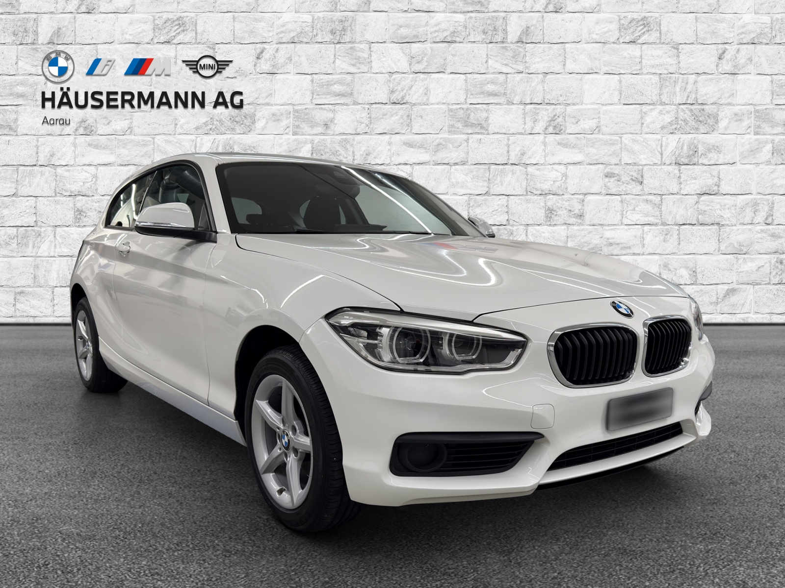 BMW 120i-image-2