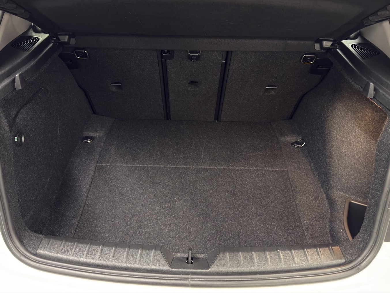 BMW 120i-image-22