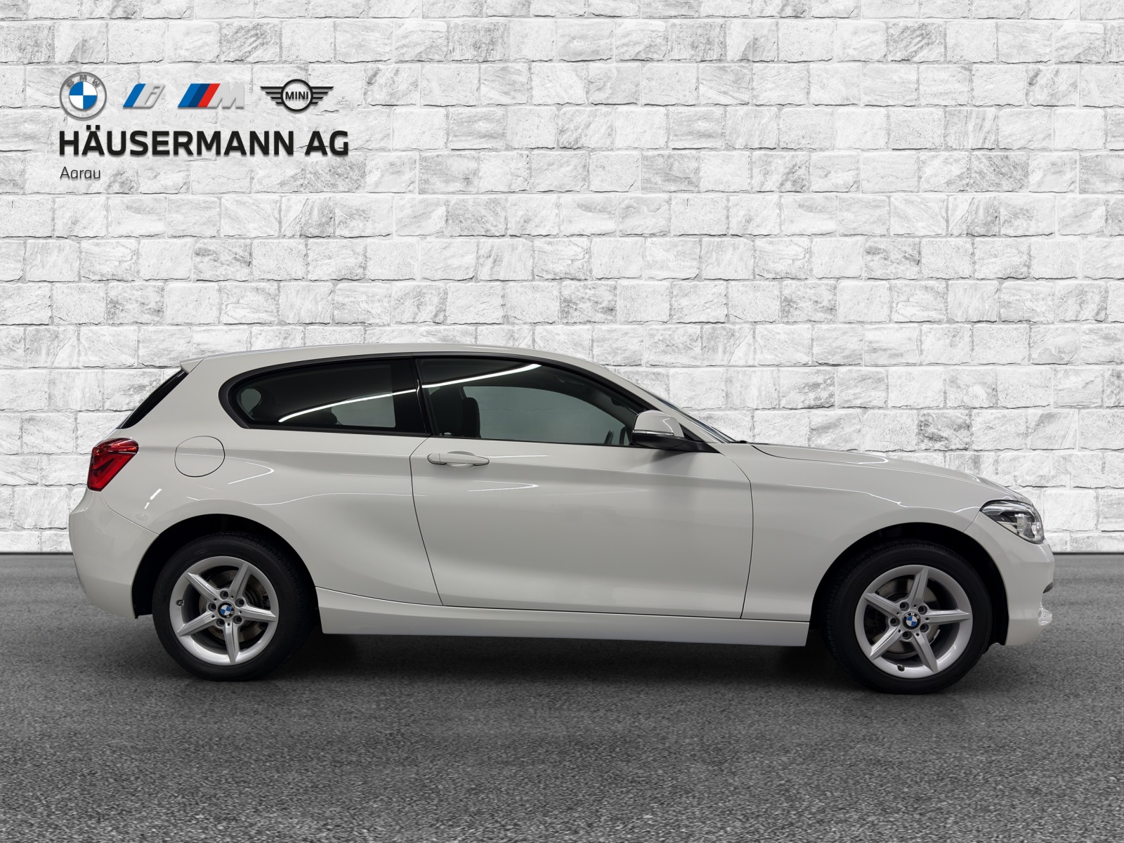 BMW 120i-image-3