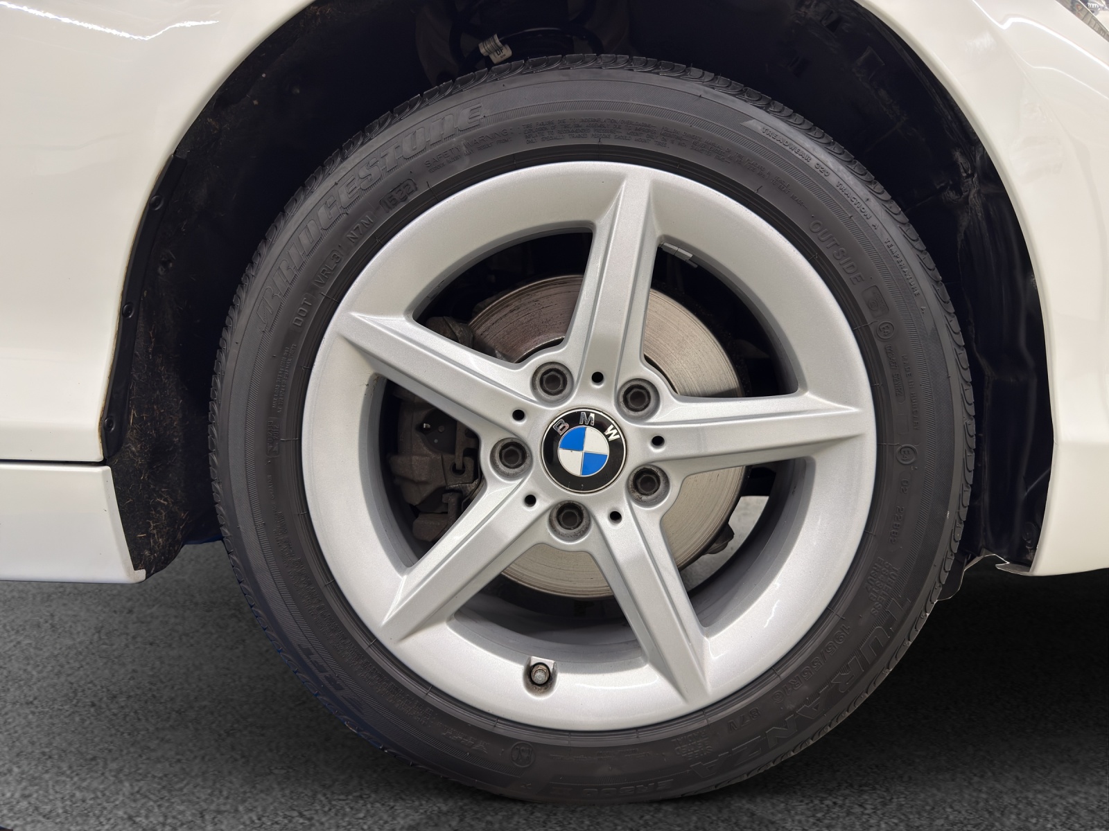 BMW 120i-image-11