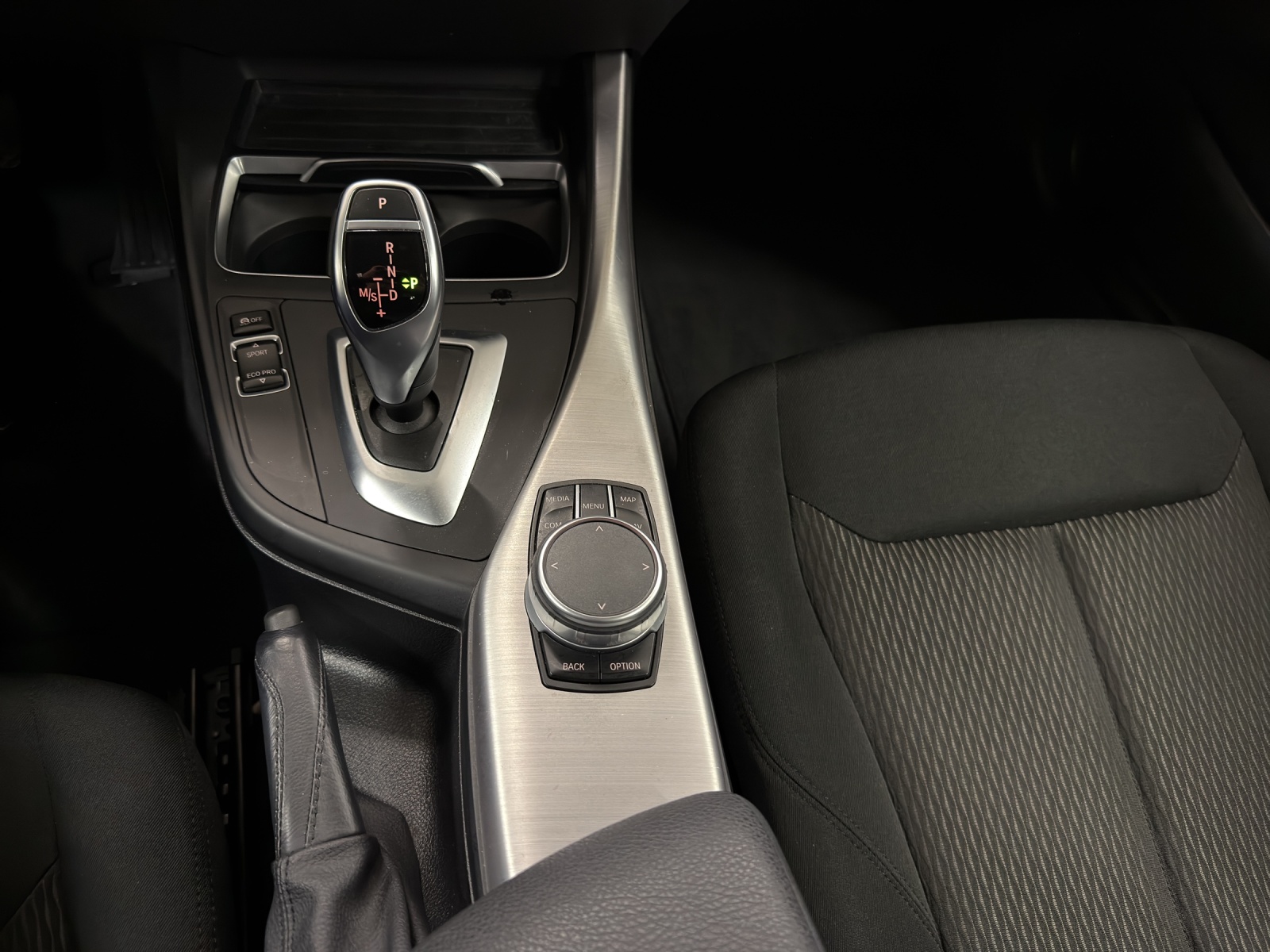 BMW 120i-image-16