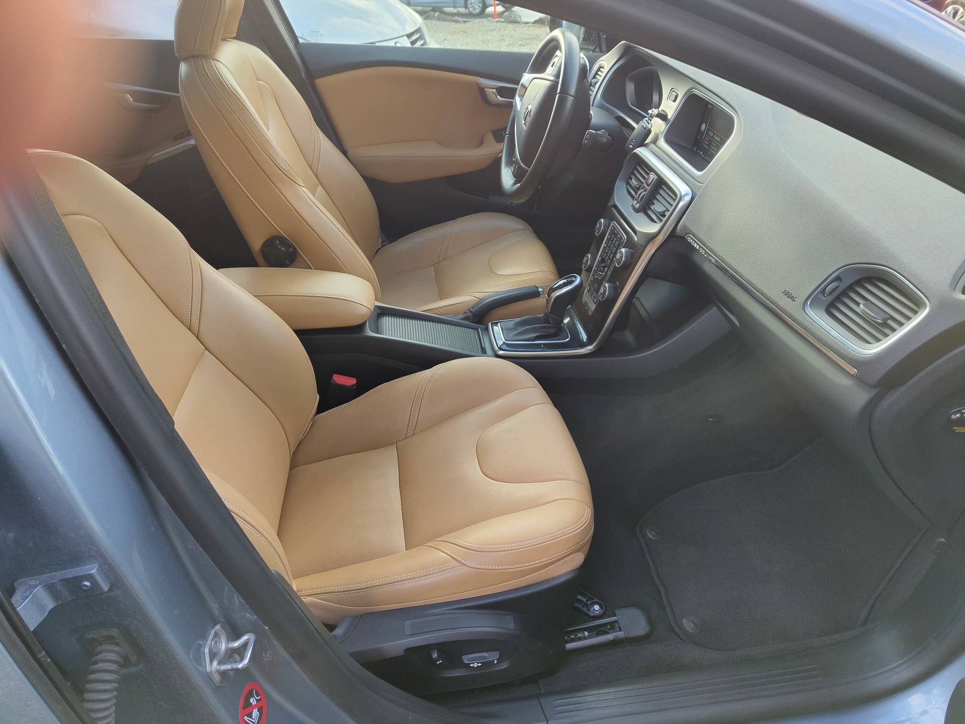 VOLVO V40 Cross Country T5 AWD Summum Geartronic-image-4