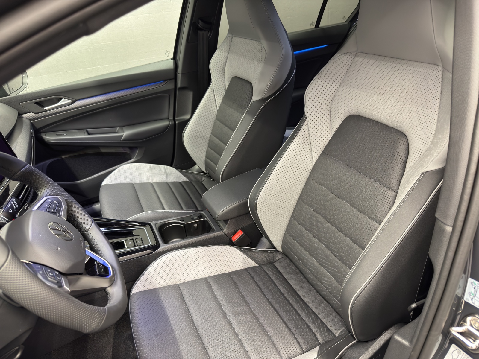 VW Golf VIII 1.5 TSI PHEV GTE DSG-image-12