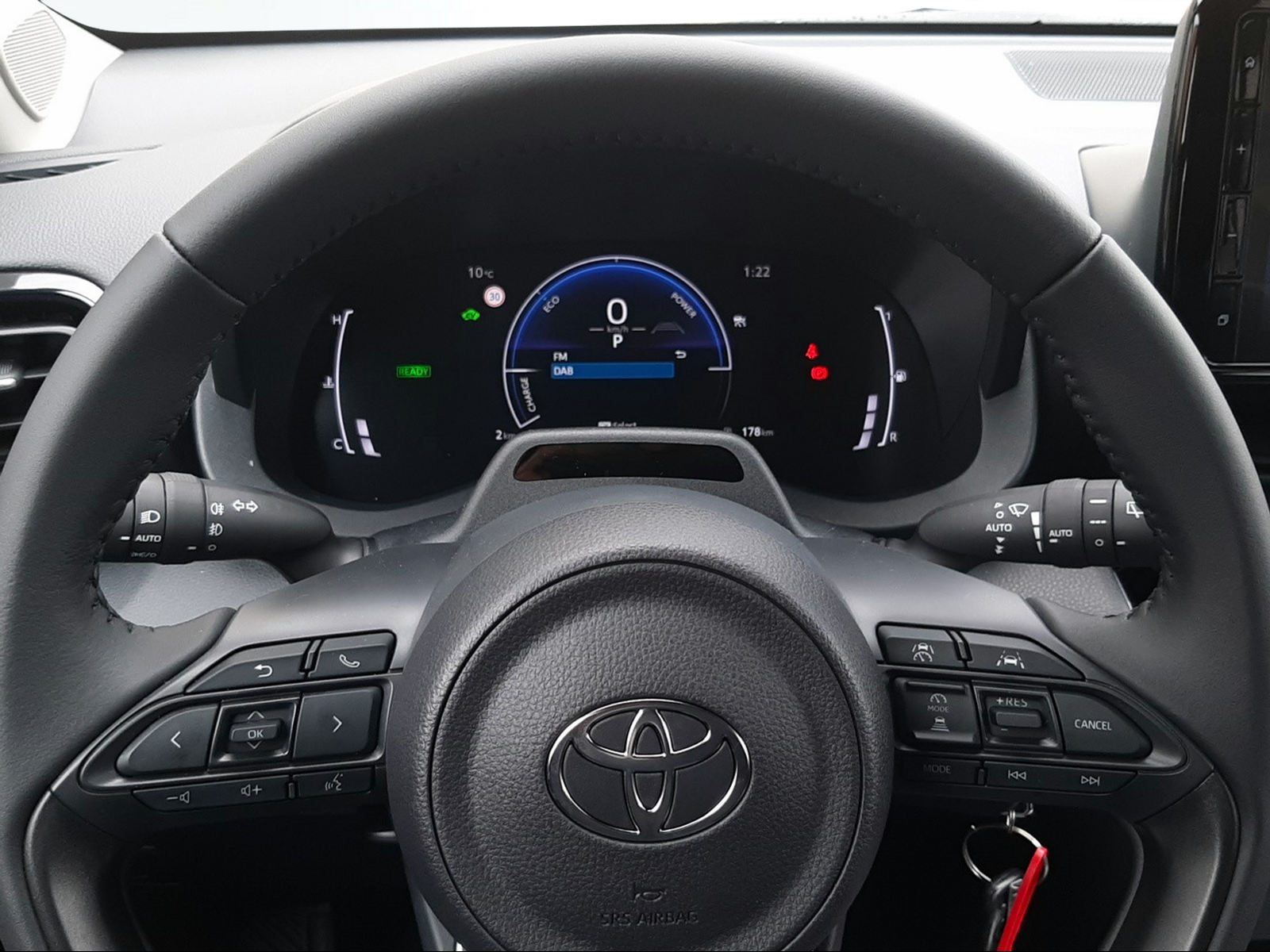 TOYOTA Yaris Cross 1.5 VVT-i HSD Comfort AWD-i-image-9