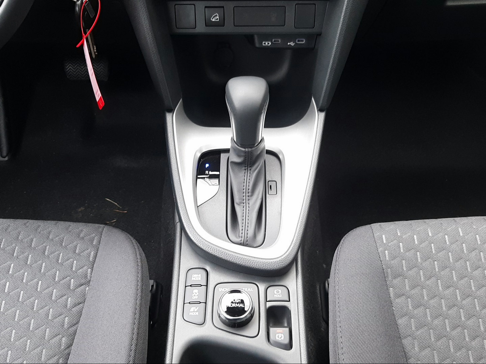 TOYOTA Yaris Cross 1.5 VVT-i HSD Comfort AWD-i-image-12