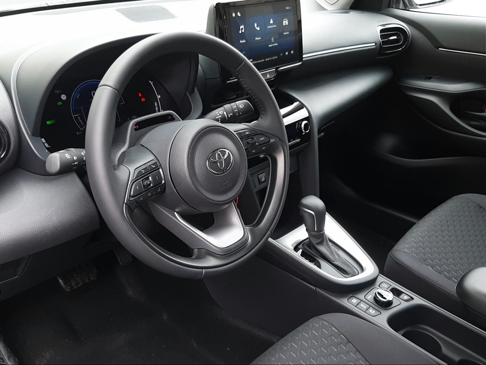 TOYOTA Yaris Cross 1.5 VVT-i HSD Comfort AWD-i-image-8