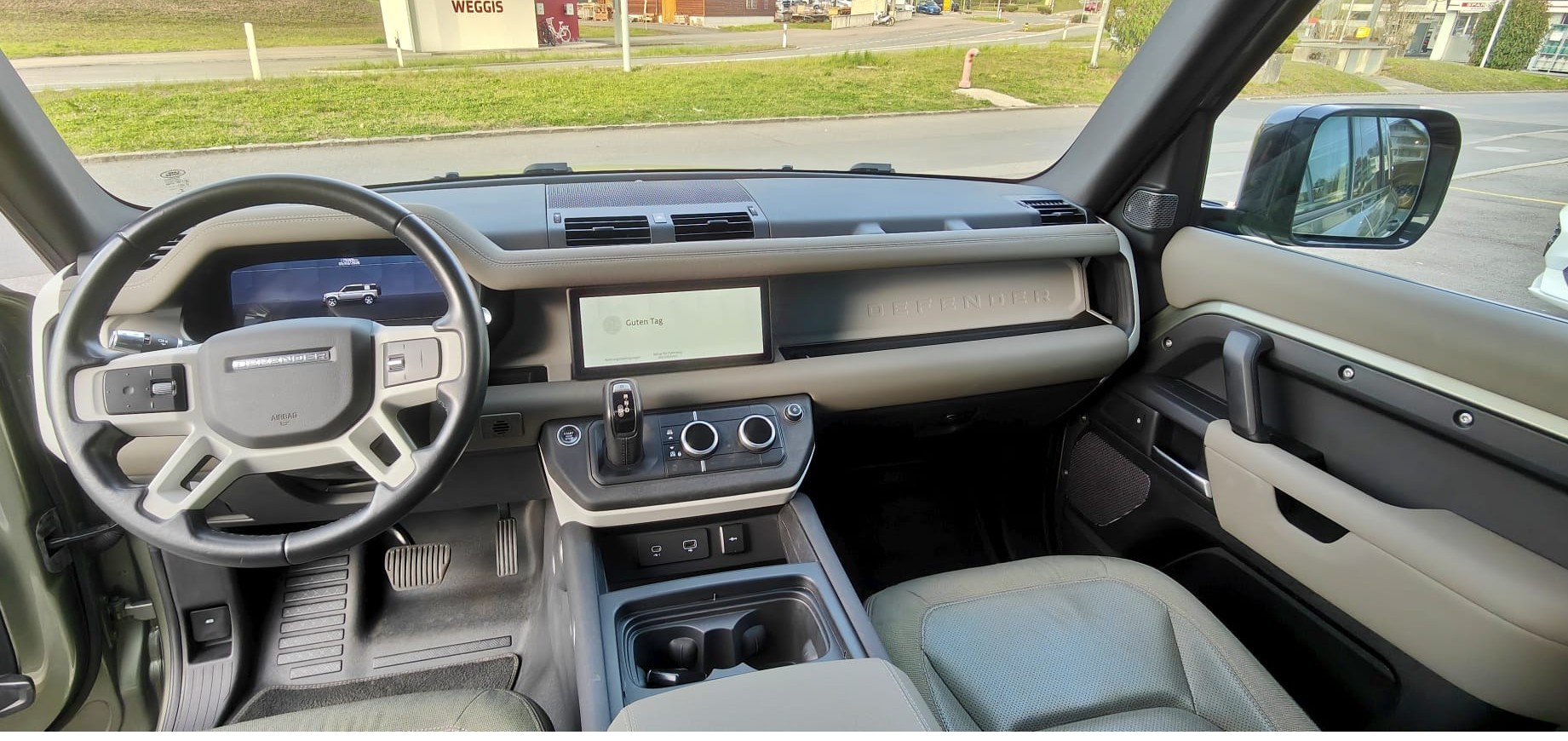 LAND ROVER Defender 110 D200 SD4 AT8-image-12