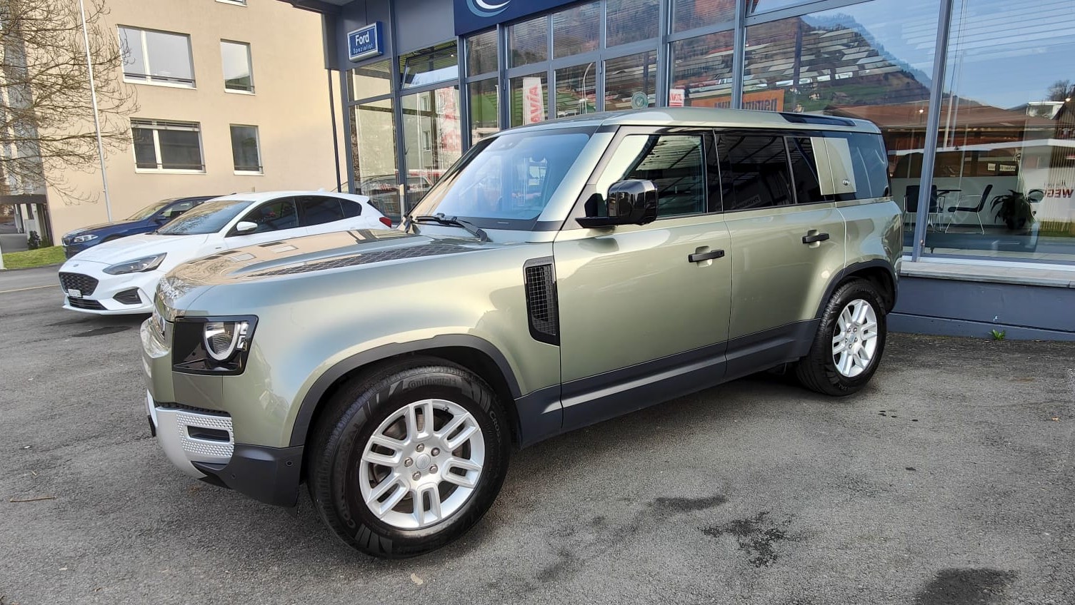 LAND ROVER Defender 110 D200 SD4 AT8-image-1