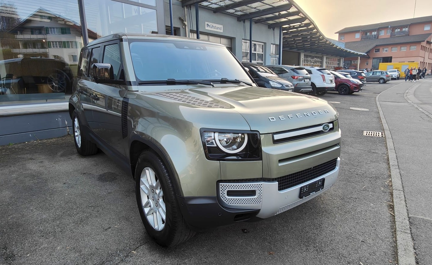 LAND ROVER Defender 110 D200 SD4 AT8-image-8