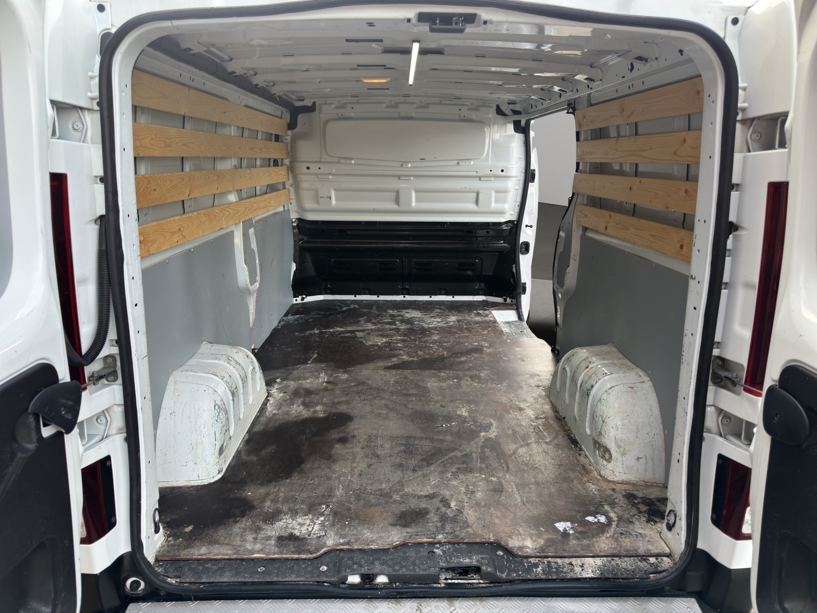 RENAULT Trafic 2.0 Blue dCi110 Pro+ L2H1 EN *Navigation / Anhängerkupplung-image-15