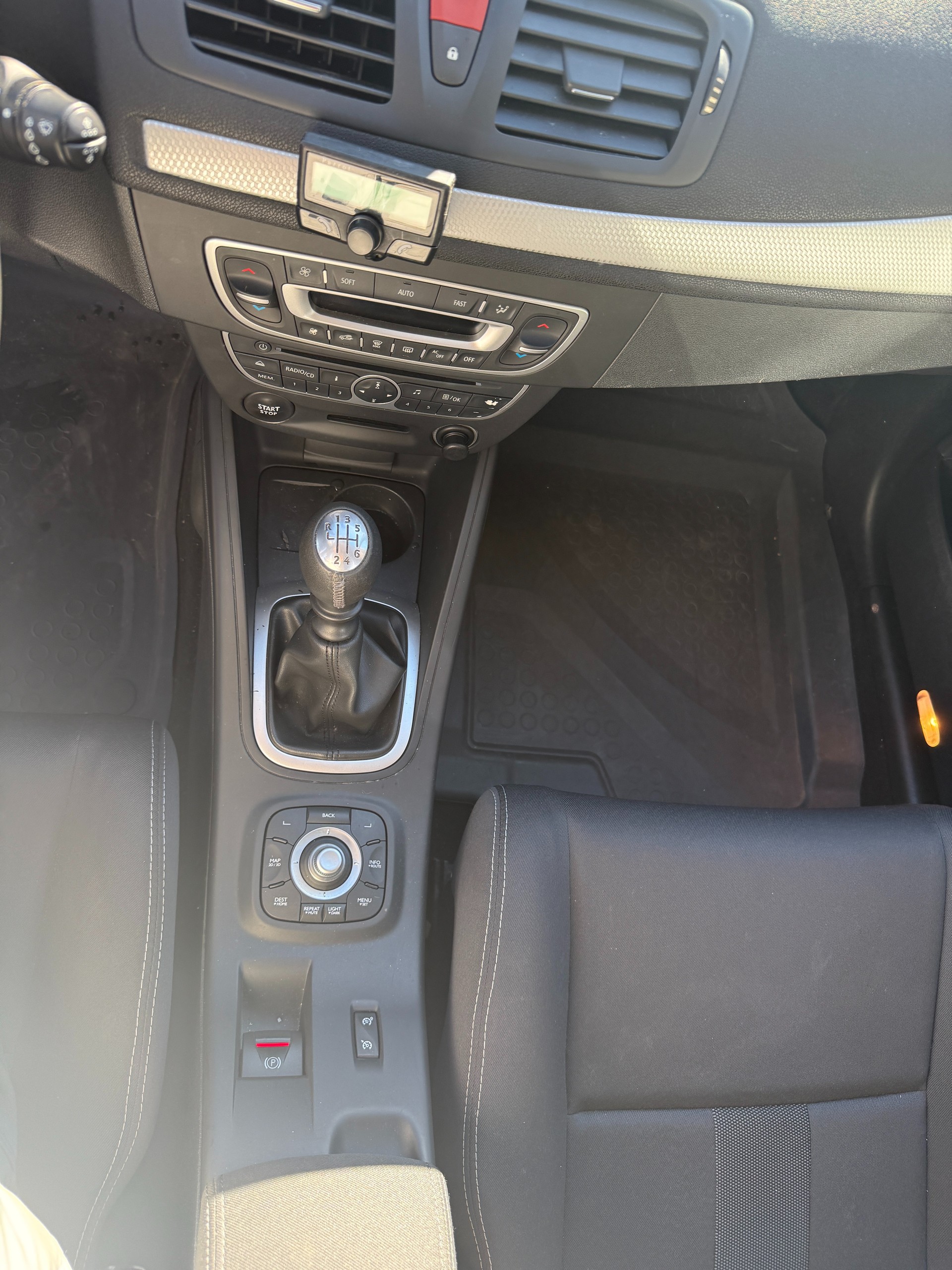 RENAULT Mégane 1.4 16V Turbo Expression-image-11