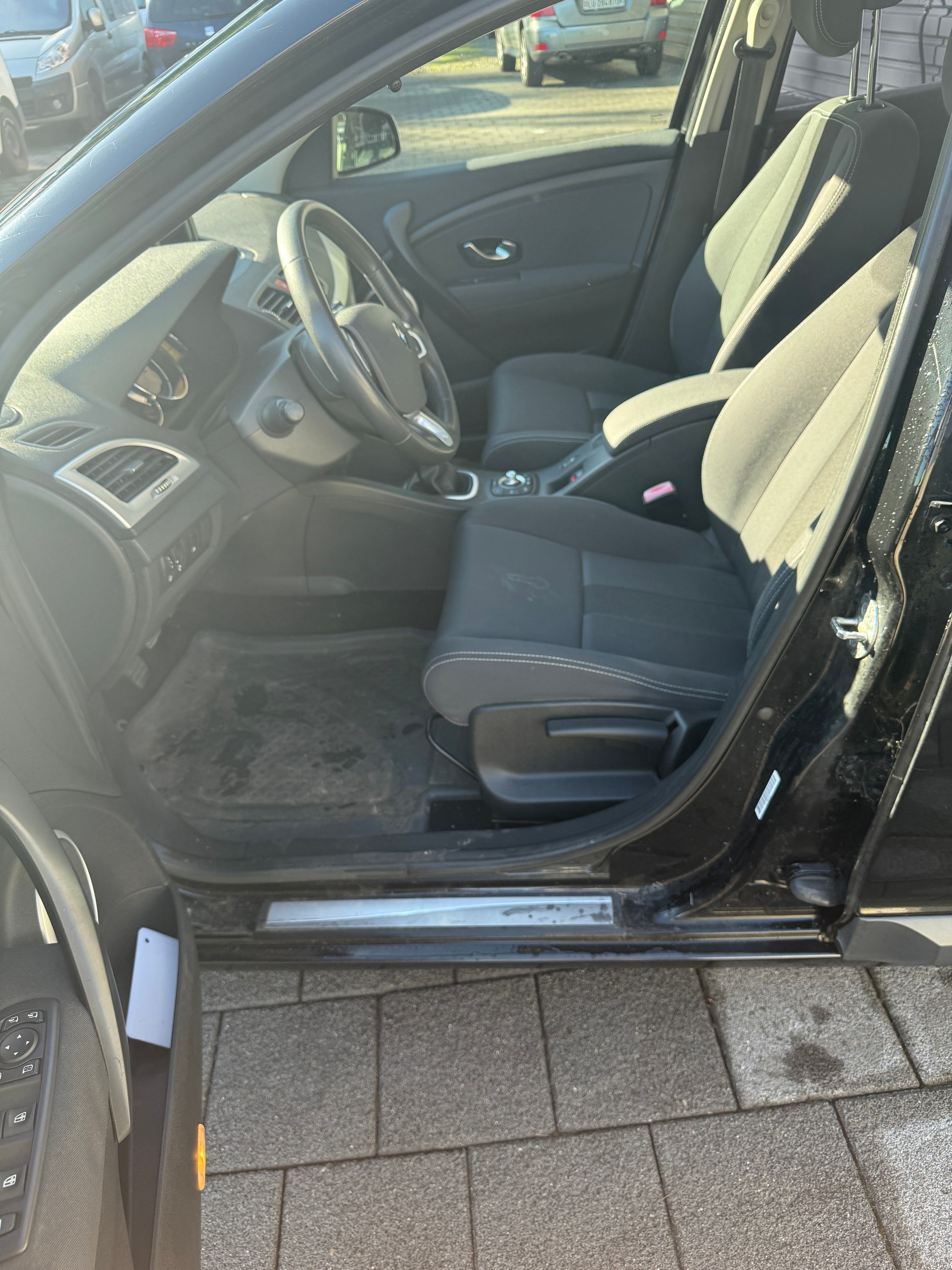RENAULT Mégane 1.4 16V Turbo Expression-image-9