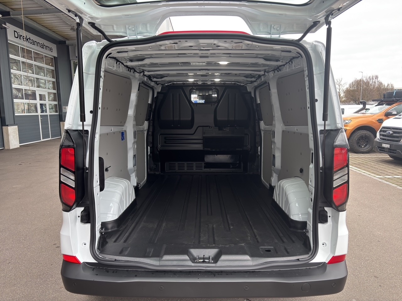 FORD Transit C Van 320 L2 2.0 EcoBlue 170 Trend-image-8