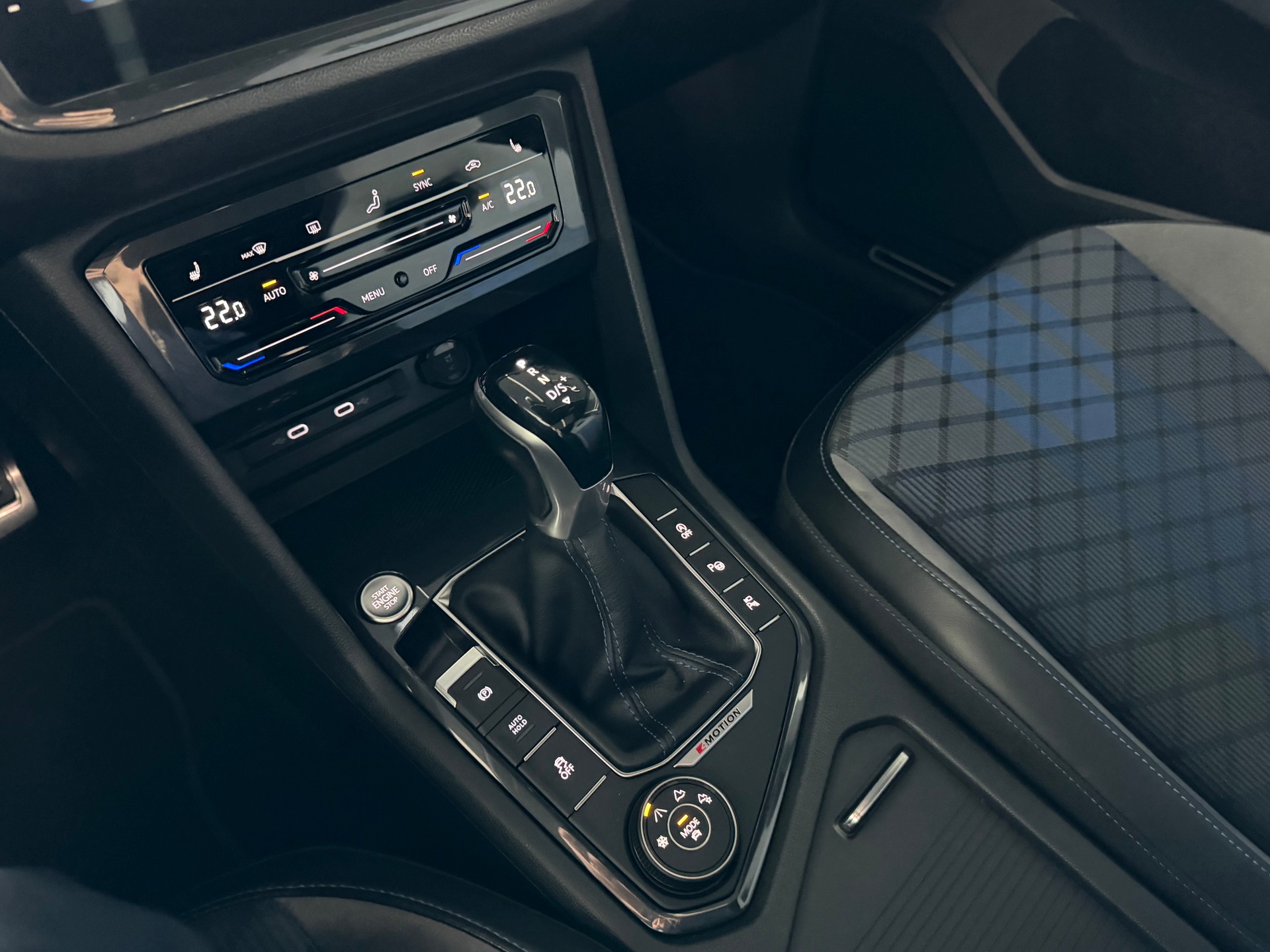 VW Tiguan 2.0TSI R 320 PS 4X4 4Motion DSG-image-19