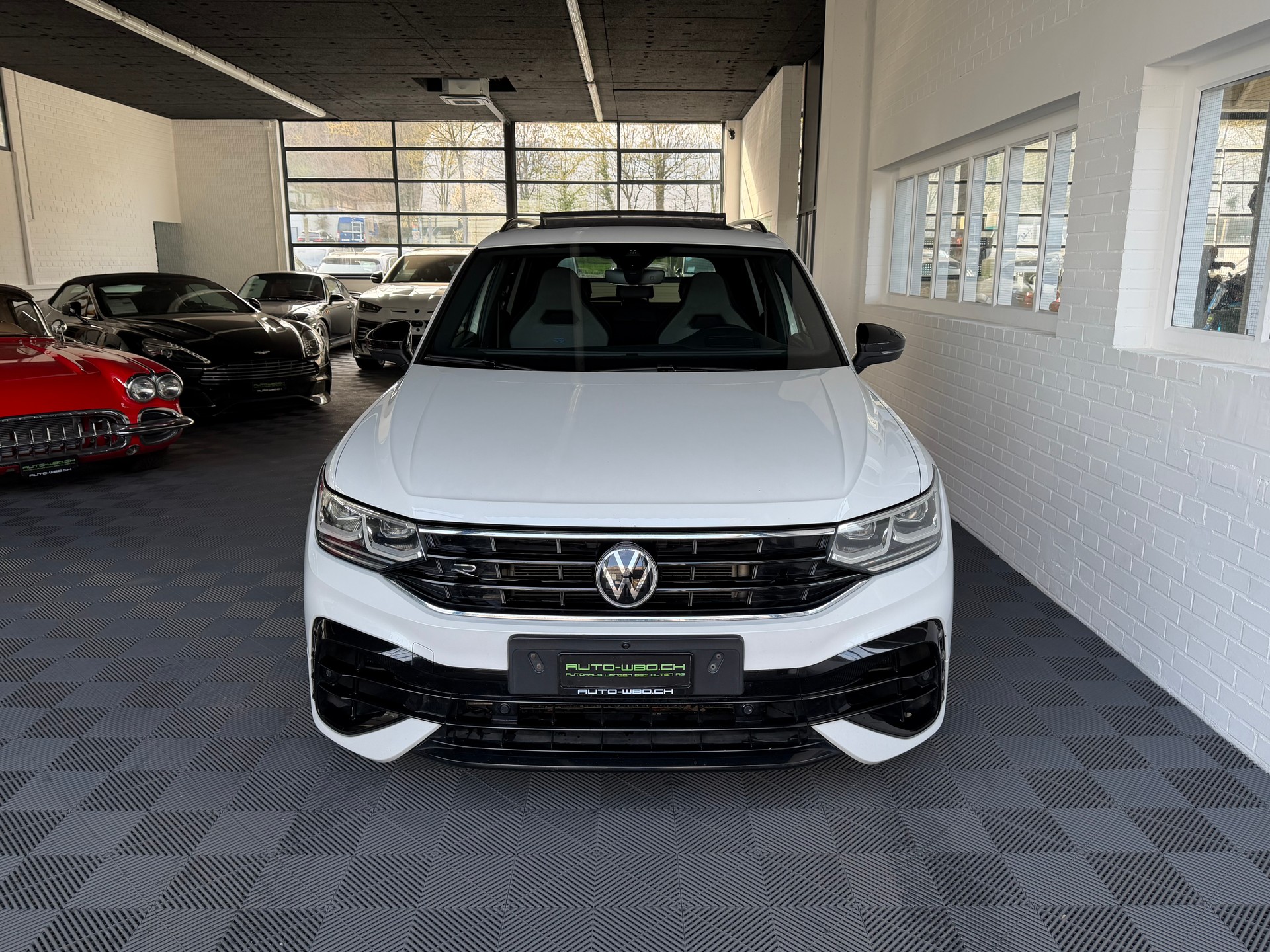 VW Tiguan 2.0TSI R 320 PS 4X4 4Motion DSG-image-6