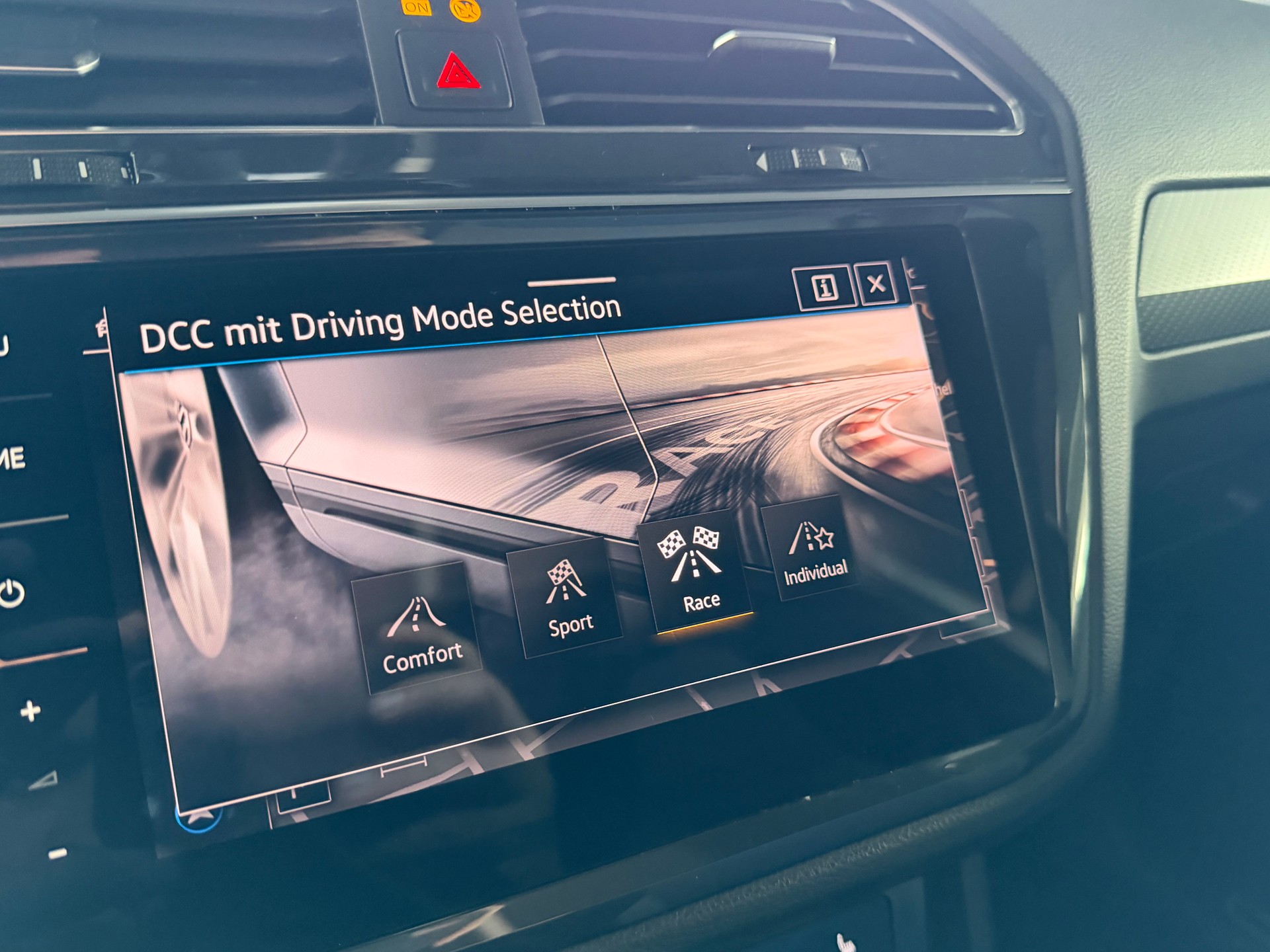 VW Tiguan 2.0TSI R 320 PS 4X4 4Motion DSG-image-18