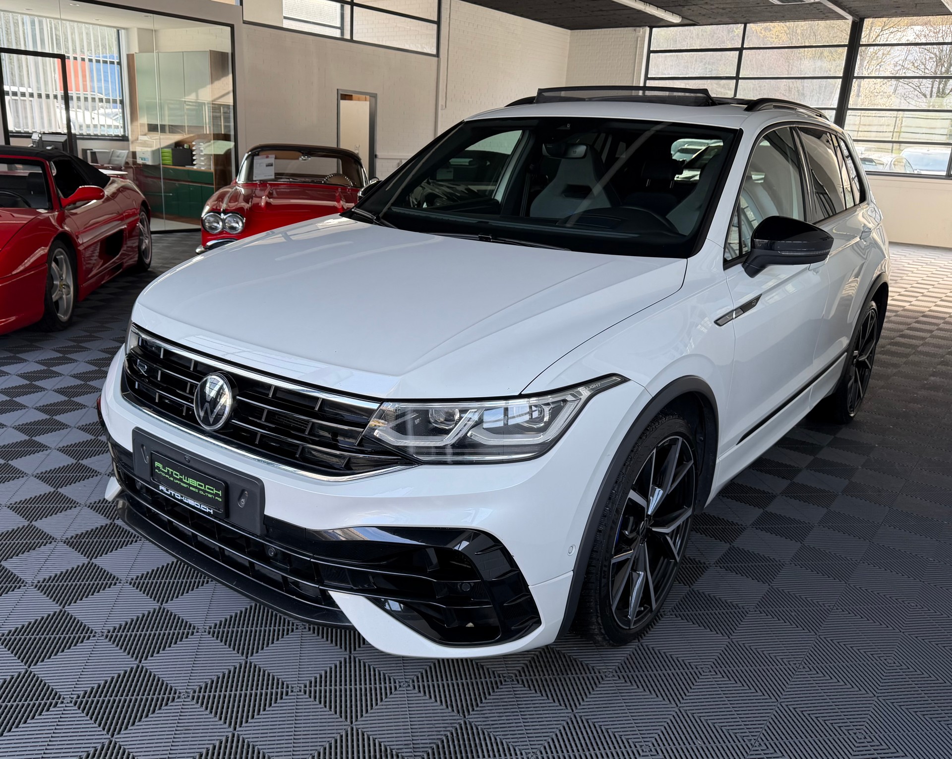 VW Tiguan 2.0TSI R 320 PS 4X4 4Motion DSG-image-5