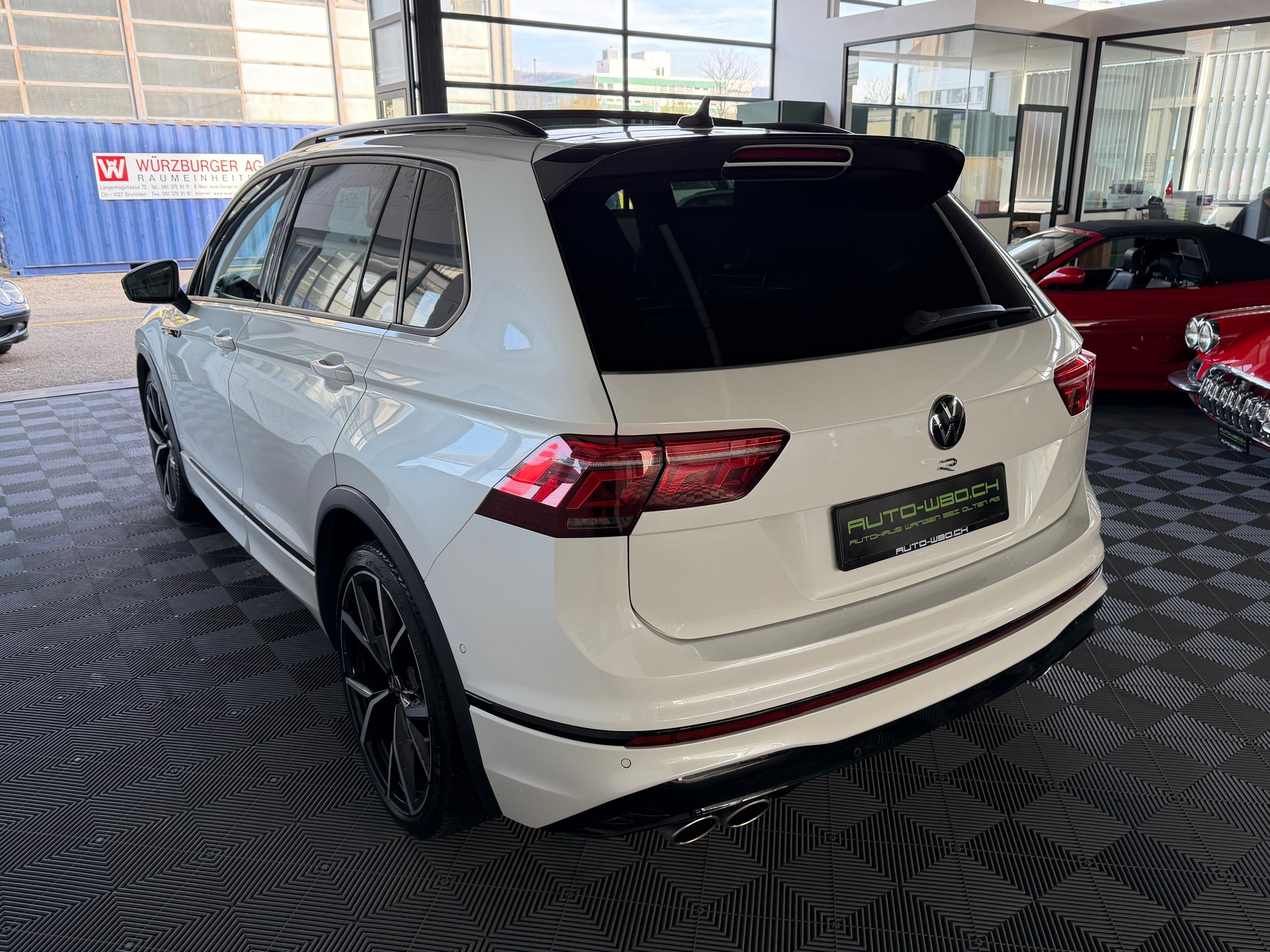 VW Tiguan 2.0TSI R 320 PS 4X4 4Motion DSG-image-4