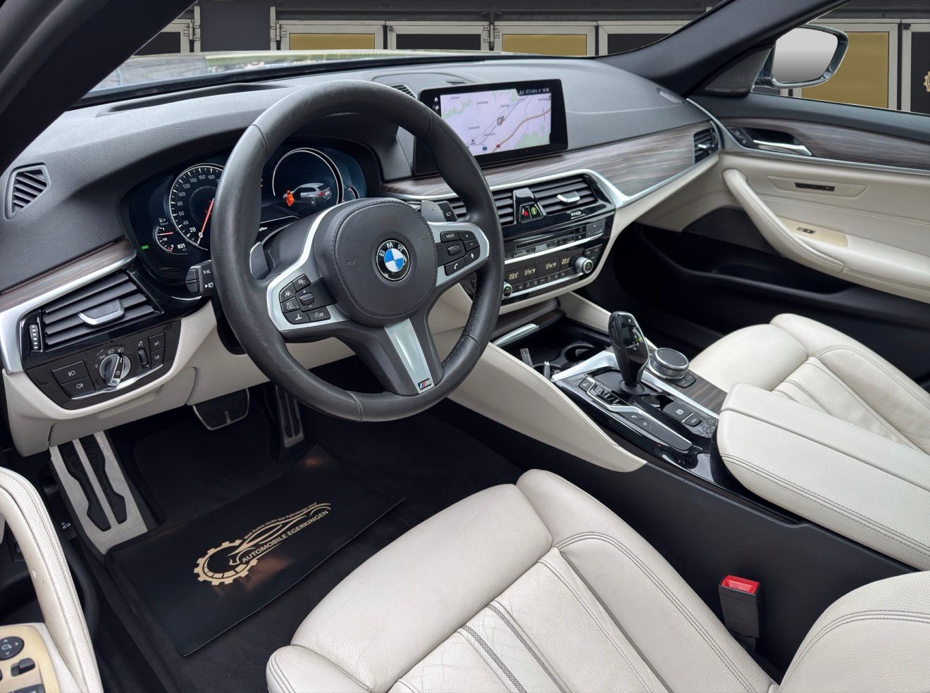 BMW 520d xDrive paddles Touring M Sport-image-8