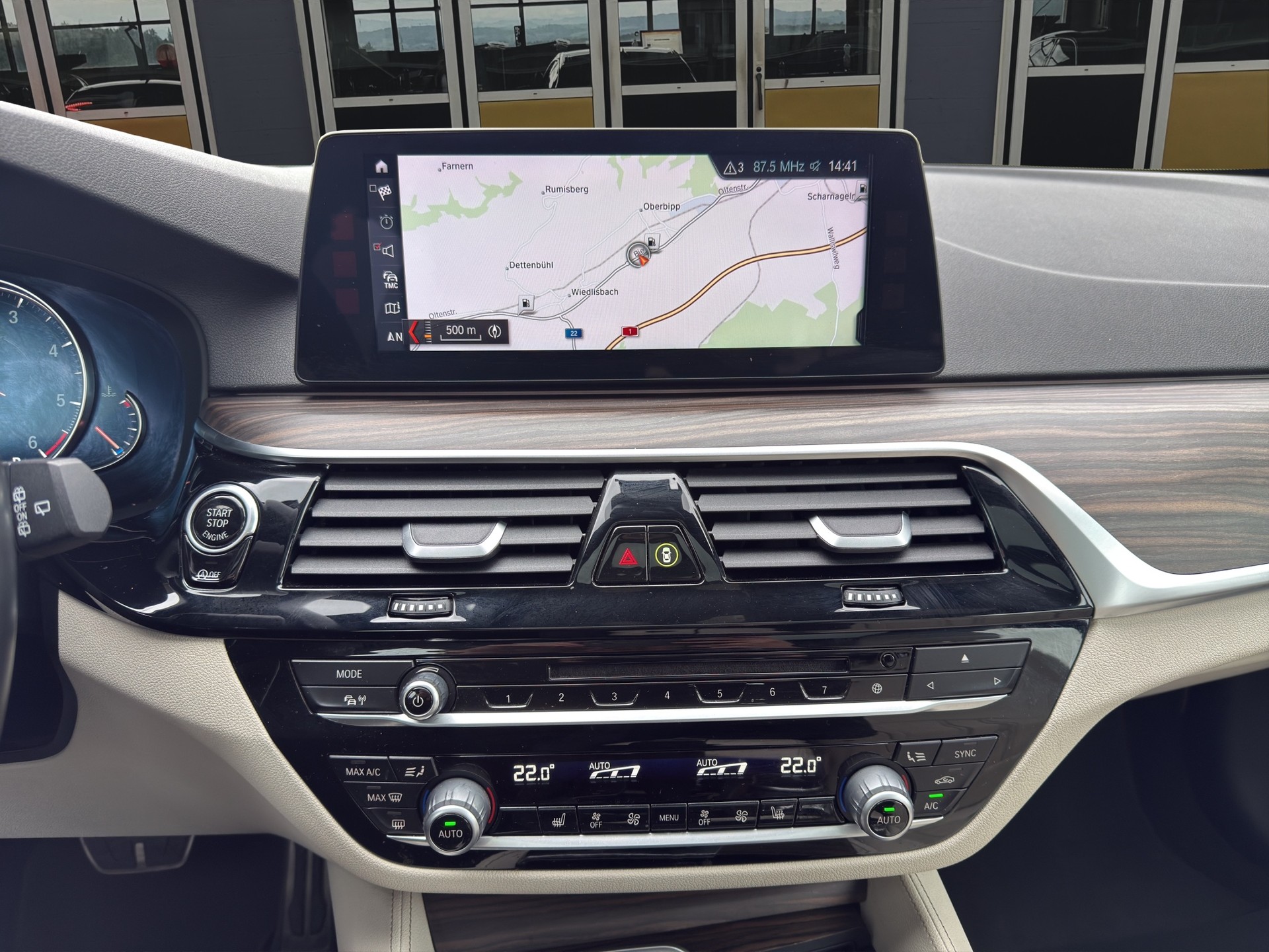 BMW 520d xDrive paddles Touring M Sport-image-15