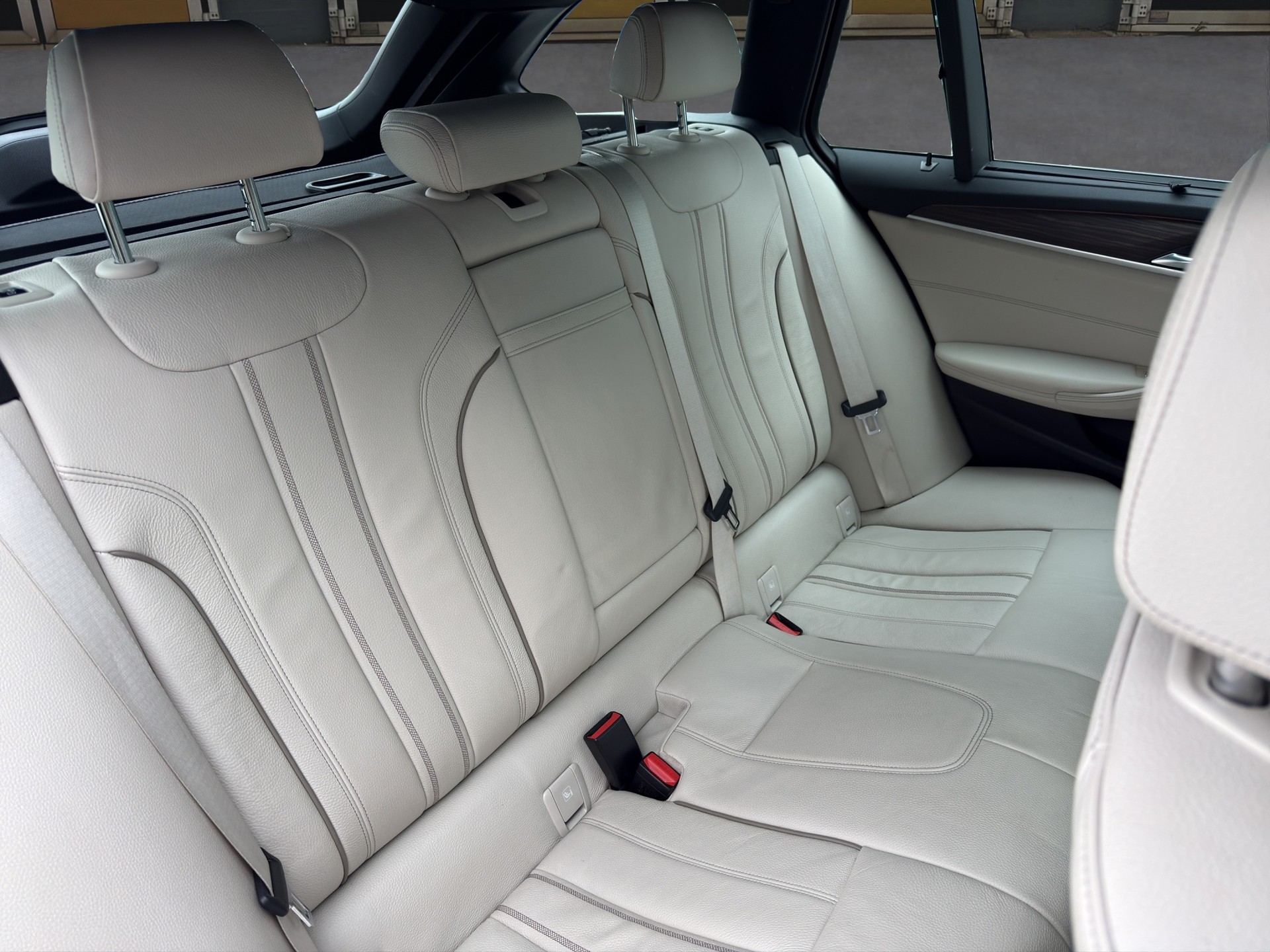 BMW 520d xDrive paddles Touring M Sport-image-13