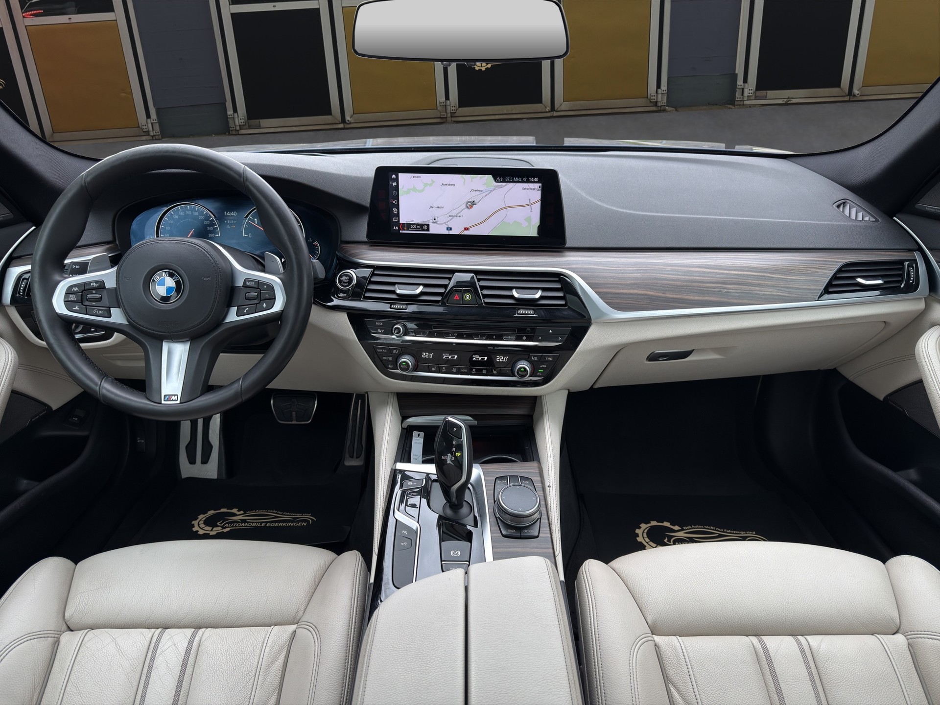 BMW 520d xDrive paddles Touring M Sport-image-10