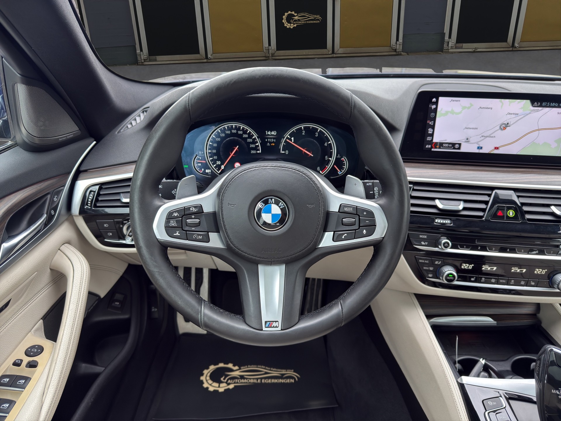 BMW 520d xDrive paddles Touring M Sport-image-11