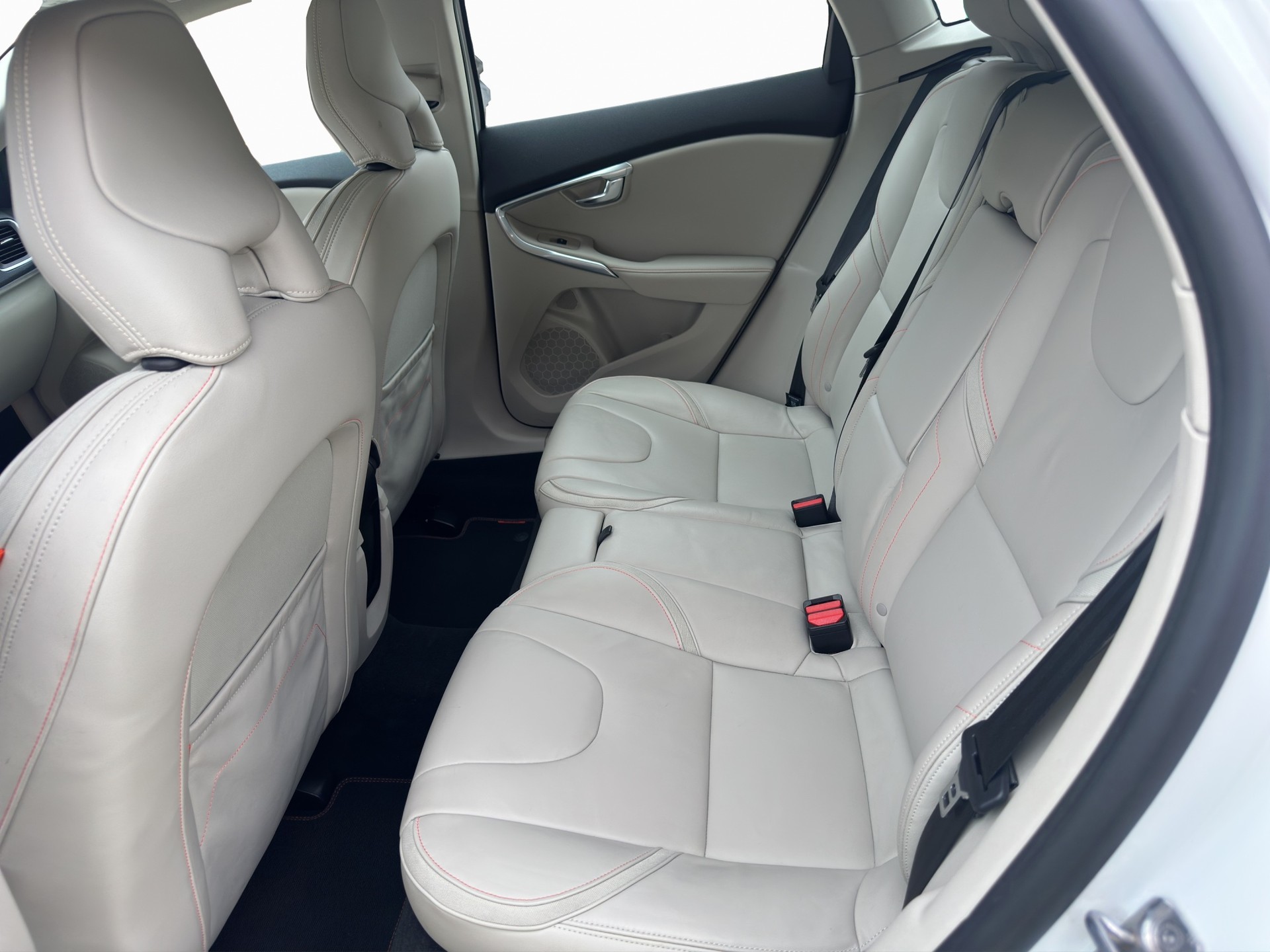 VOLVO V40 Cross Country T4 AWD Ocean Race Geartronic-image-10
