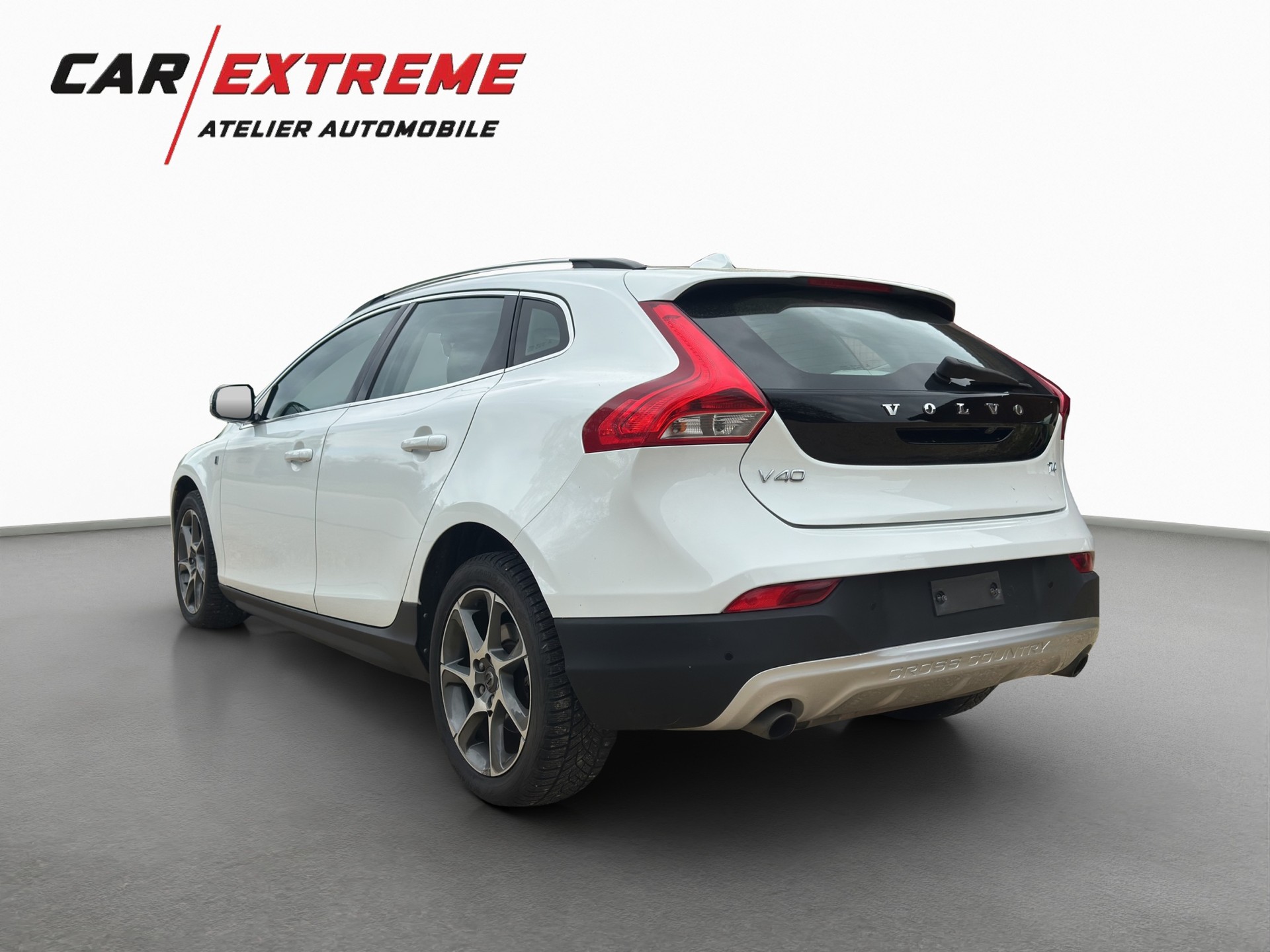 VOLVO V40 Cross Country T4 AWD Ocean Race Geartronic-image-4