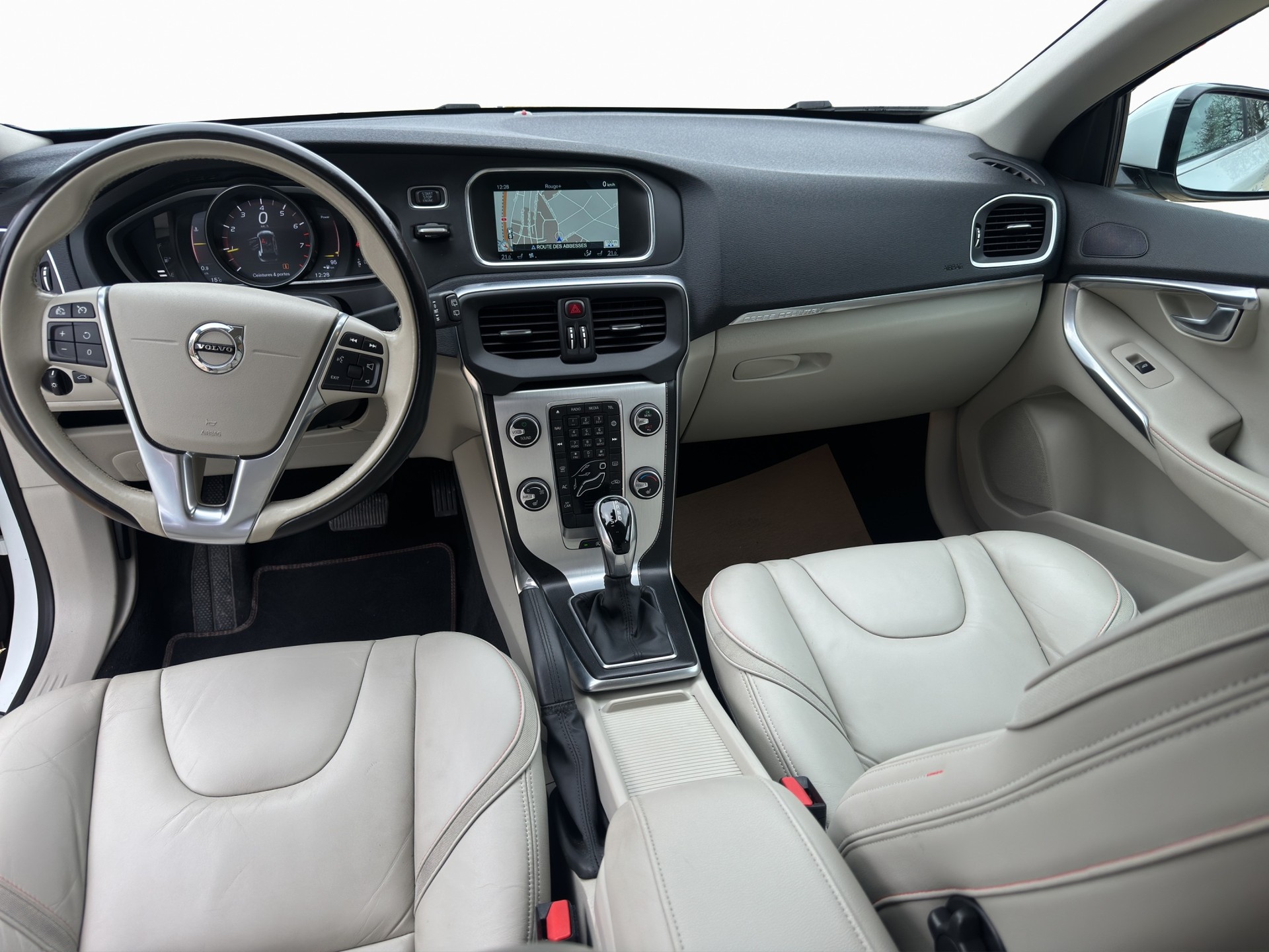 VOLVO V40 Cross Country T4 AWD Ocean Race Geartronic-image-9