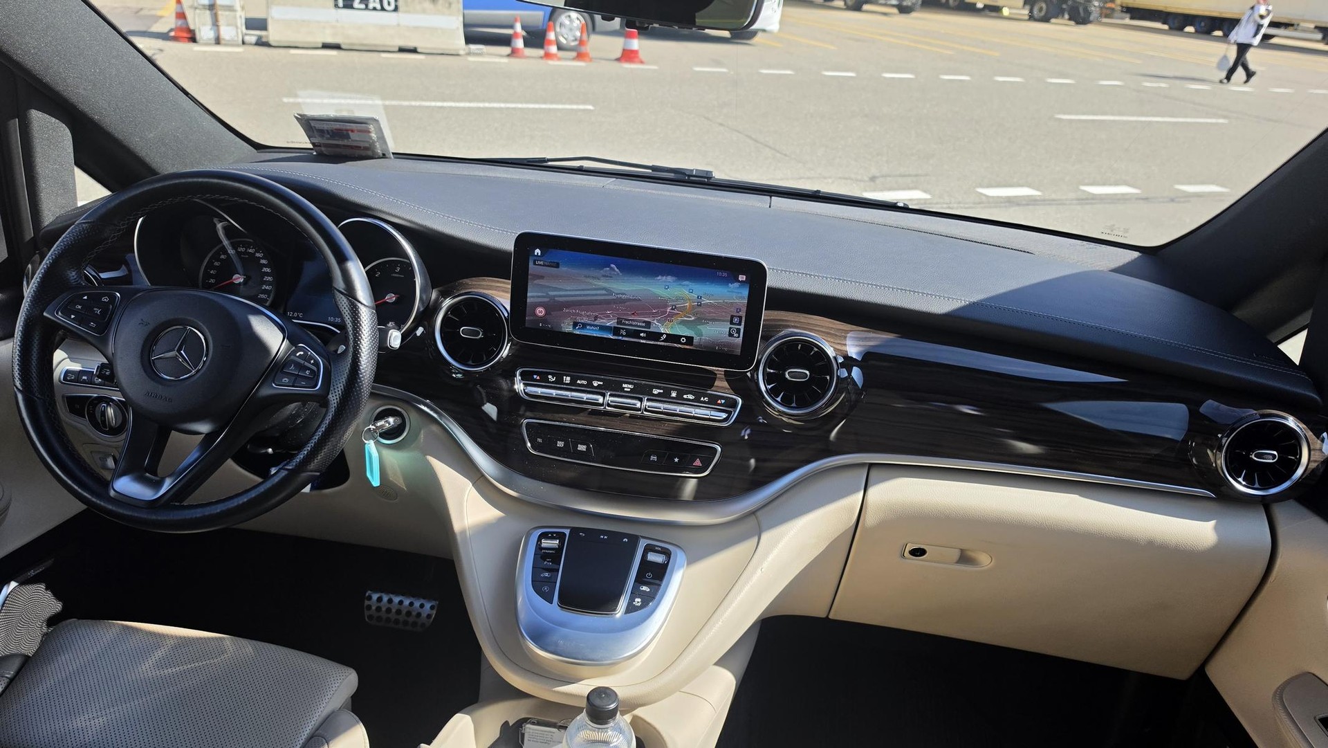 MERCEDES-BENZ V 300 d extralang Swiss Edition 4Matic 9G-Tronic-image-13