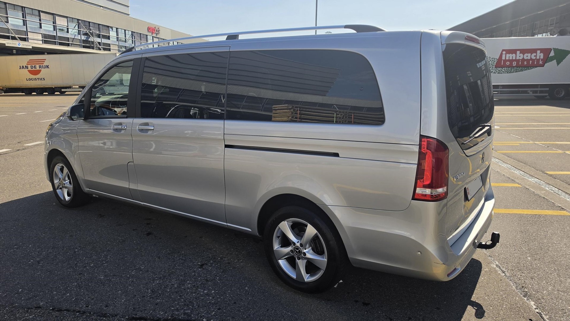 MERCEDES-BENZ V 300 d extralang Swiss Edition 4Matic 9G-Tronic-image-5