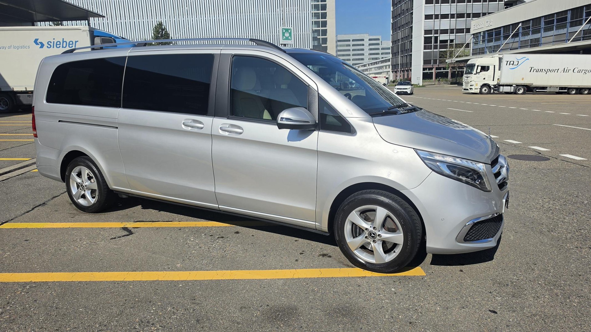 MERCEDES-BENZ V 300 d extralang Swiss Edition 4Matic 9G-Tronic-image-4