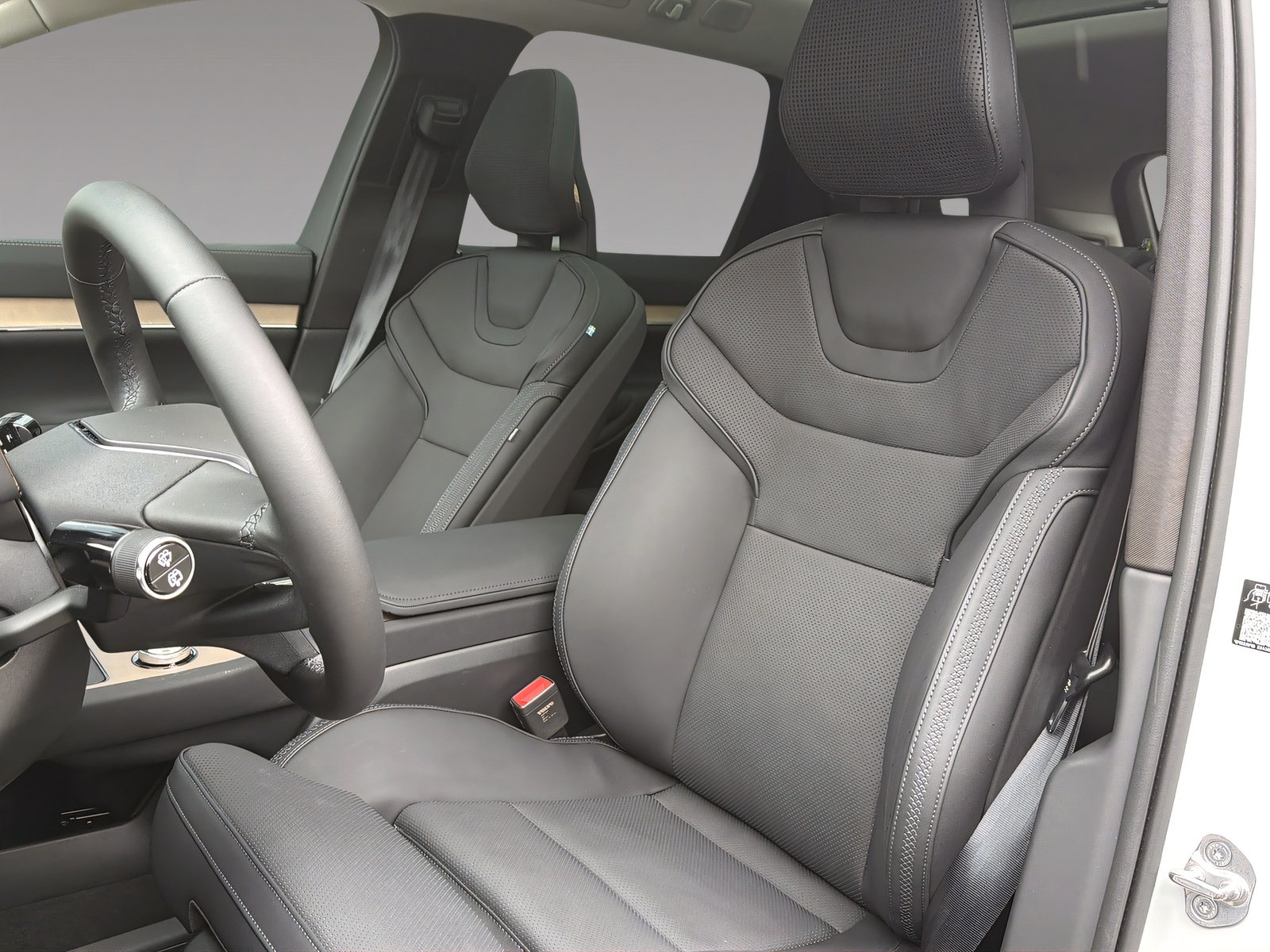 VOLVO EX 90 Twin Performance Ultra AWDD-image-8