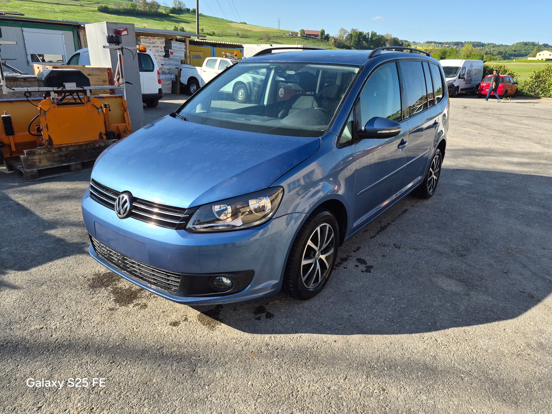 VW TOURAN-image-2