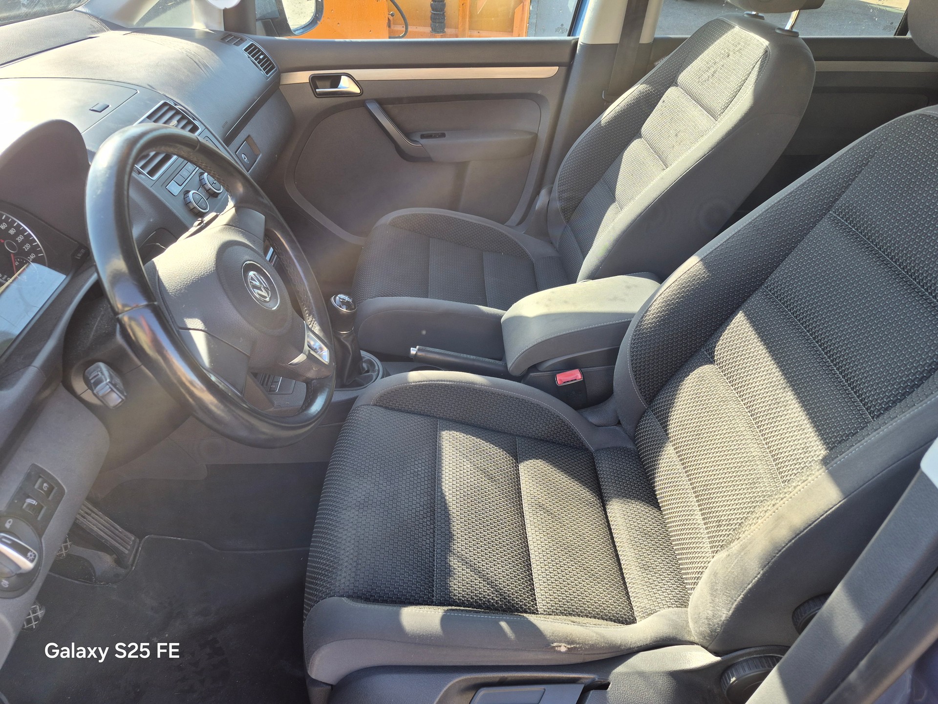 VW TOURAN-image-12