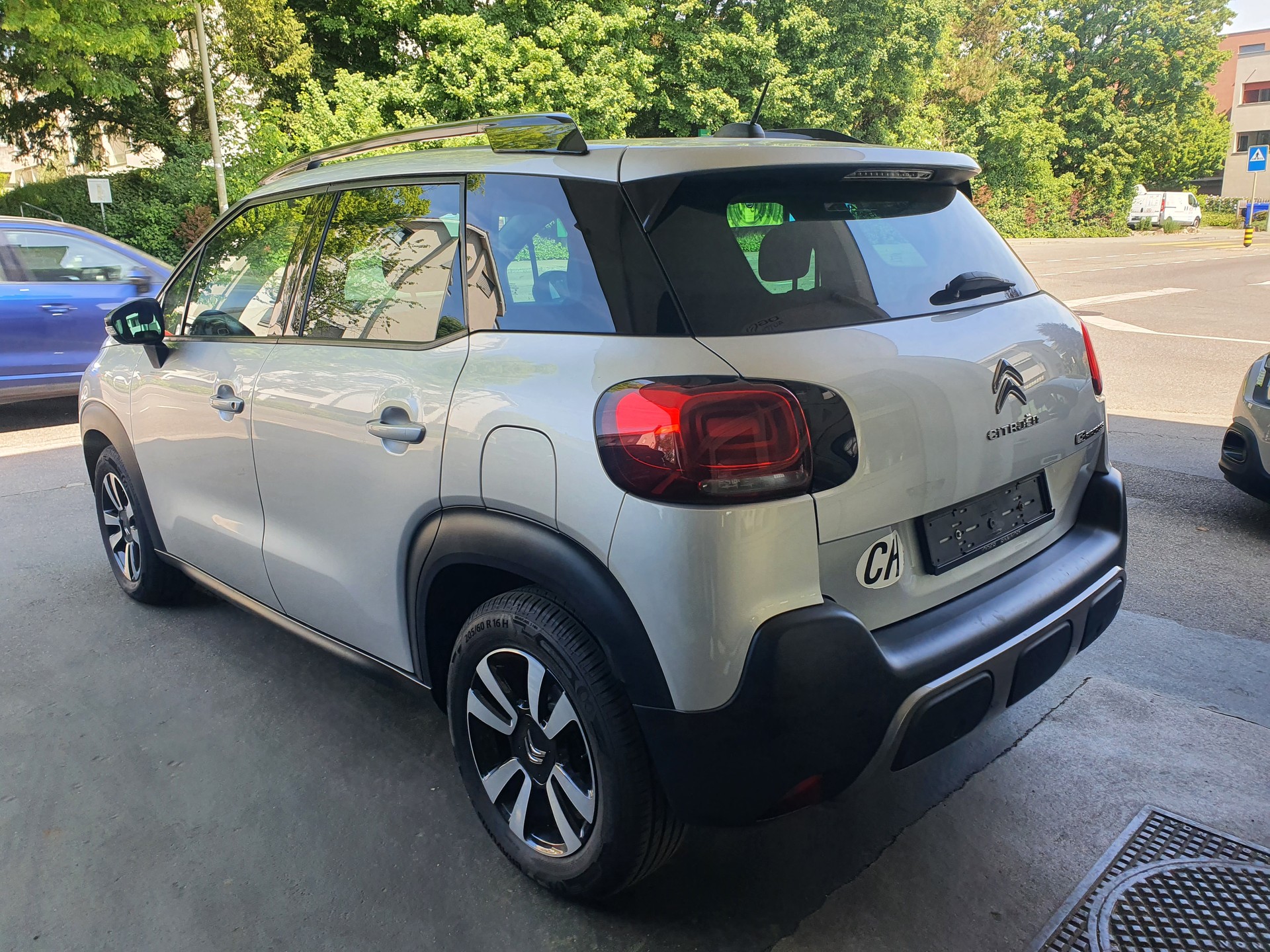 CITROEN C3 Aircross 1.2i PureTech Shine EAT-image-3