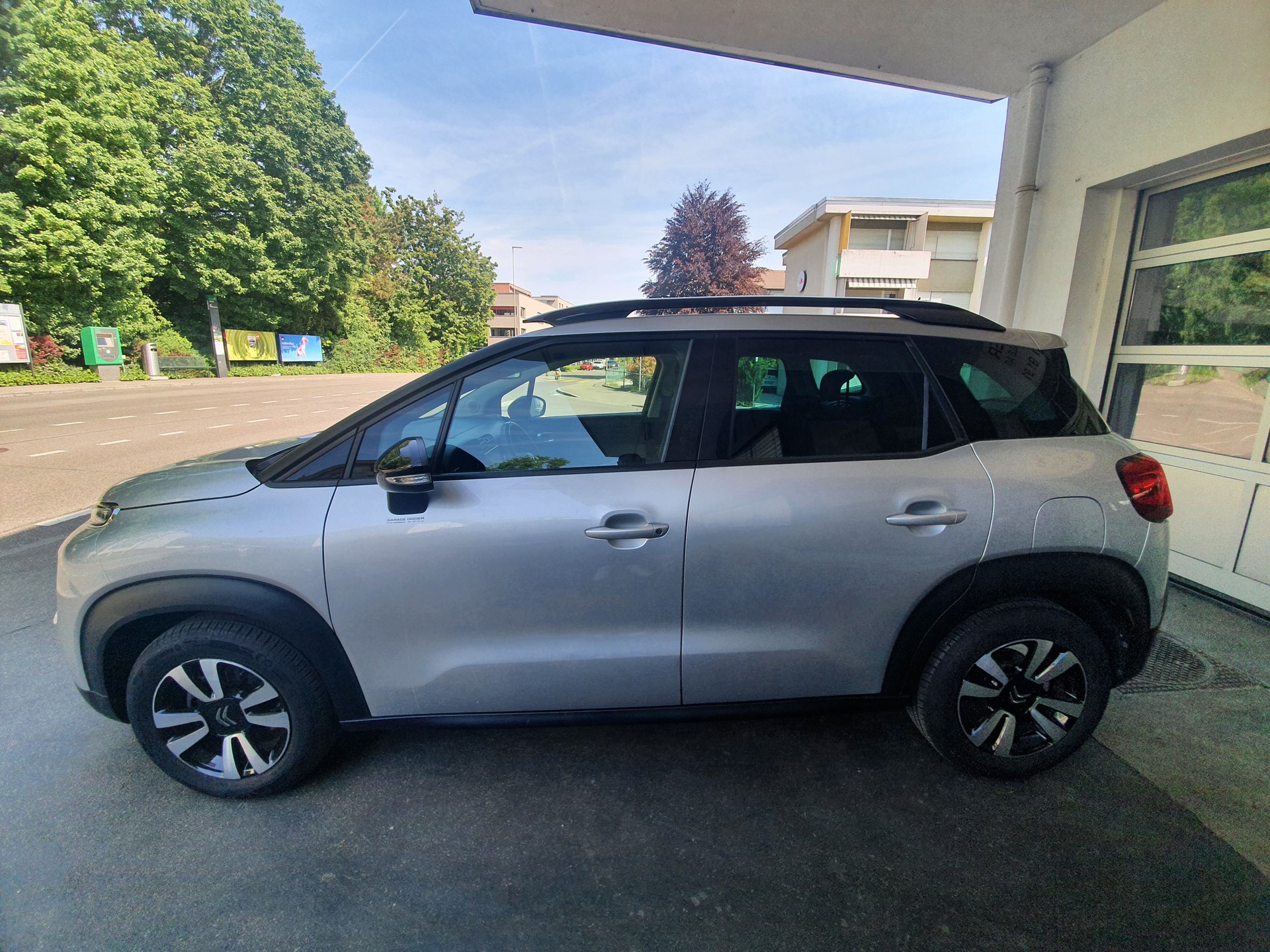 CITROEN C3 Aircross 1.2i PureTech Shine EAT-image-2