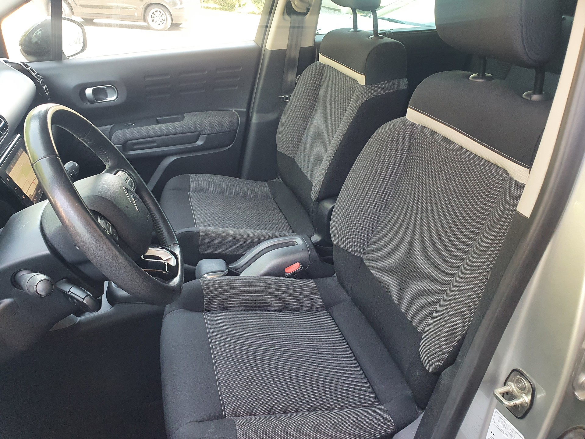 CITROEN C3 Aircross 1.2i PureTech Shine EAT-image-6