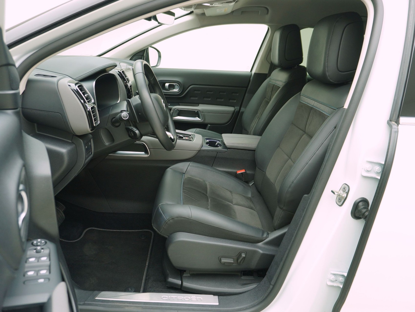 CITROEN C5 Aircross 1.6 Plug-in Hybrid Swiss Edition-image-9